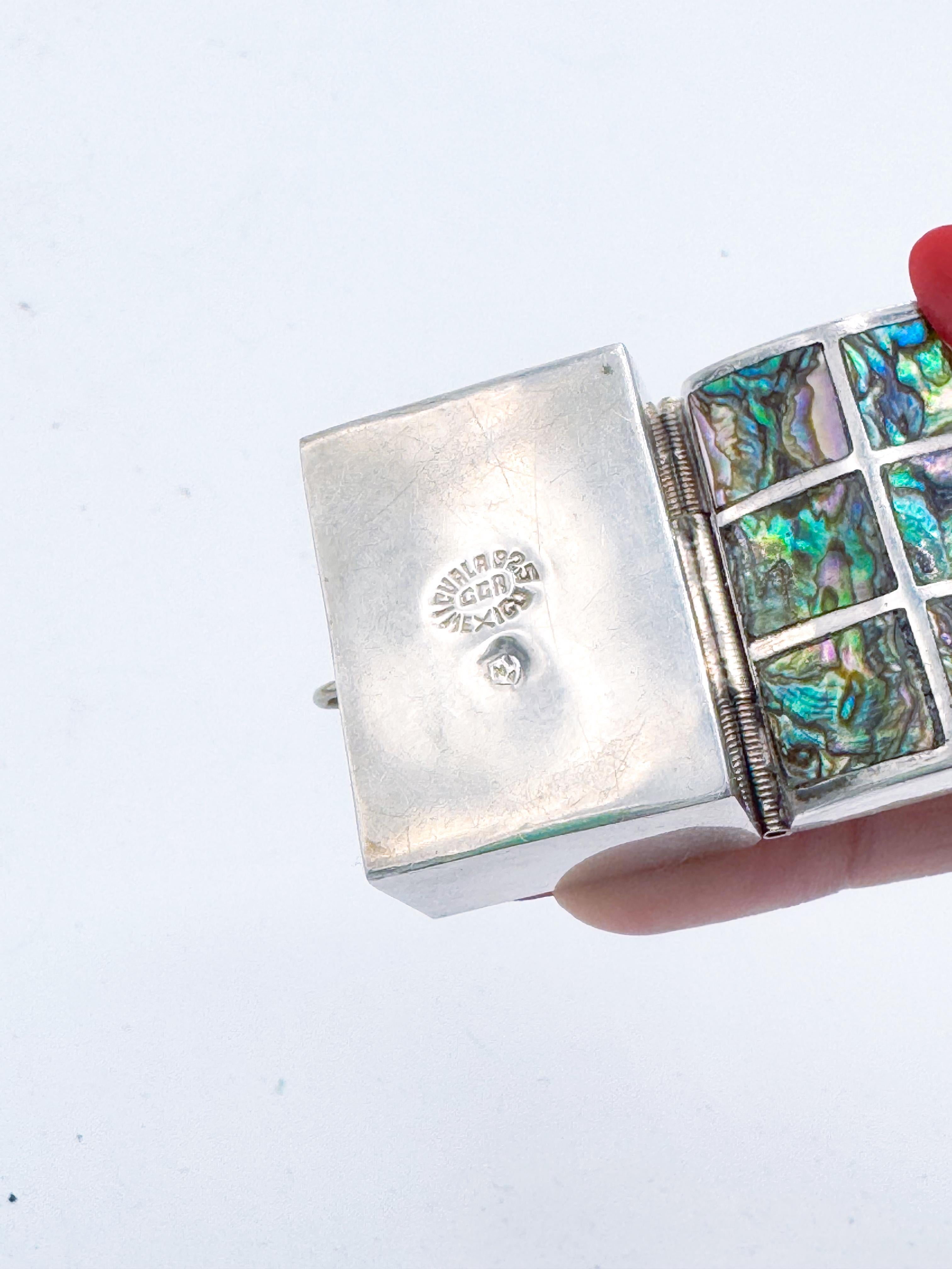 Fatto a mano Portapillole messicano in argento e conchiglia di abalone di Villalobos, anni '70 in vendita