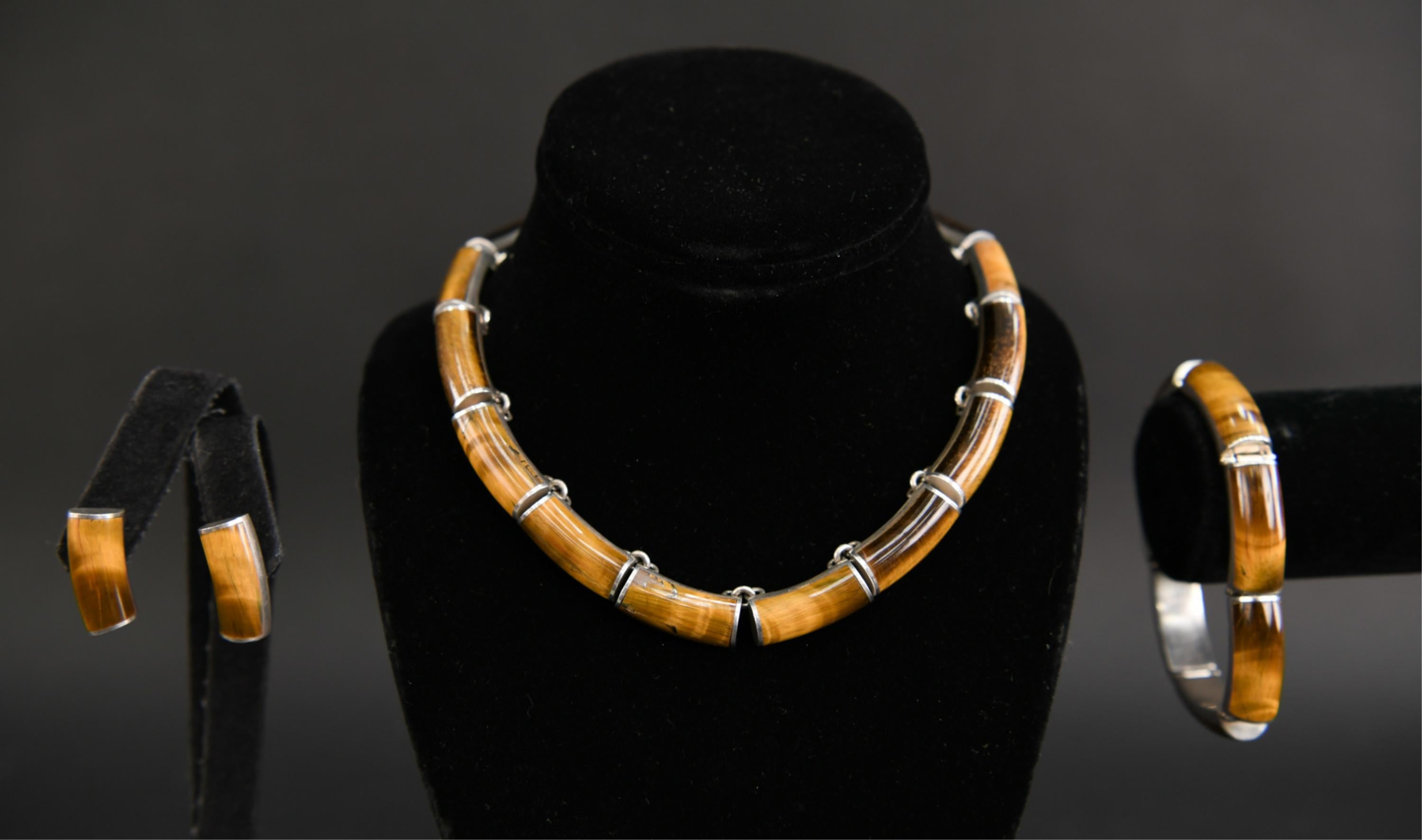 This set includes a matching necklace, bracelet, and pair of earrings. The pieces are marked Mexico 925. With a Classic segmented form, each stone is inset into a sterling frame. Very fine quality in craftsmanship and appearance.
Total weight: 4.1