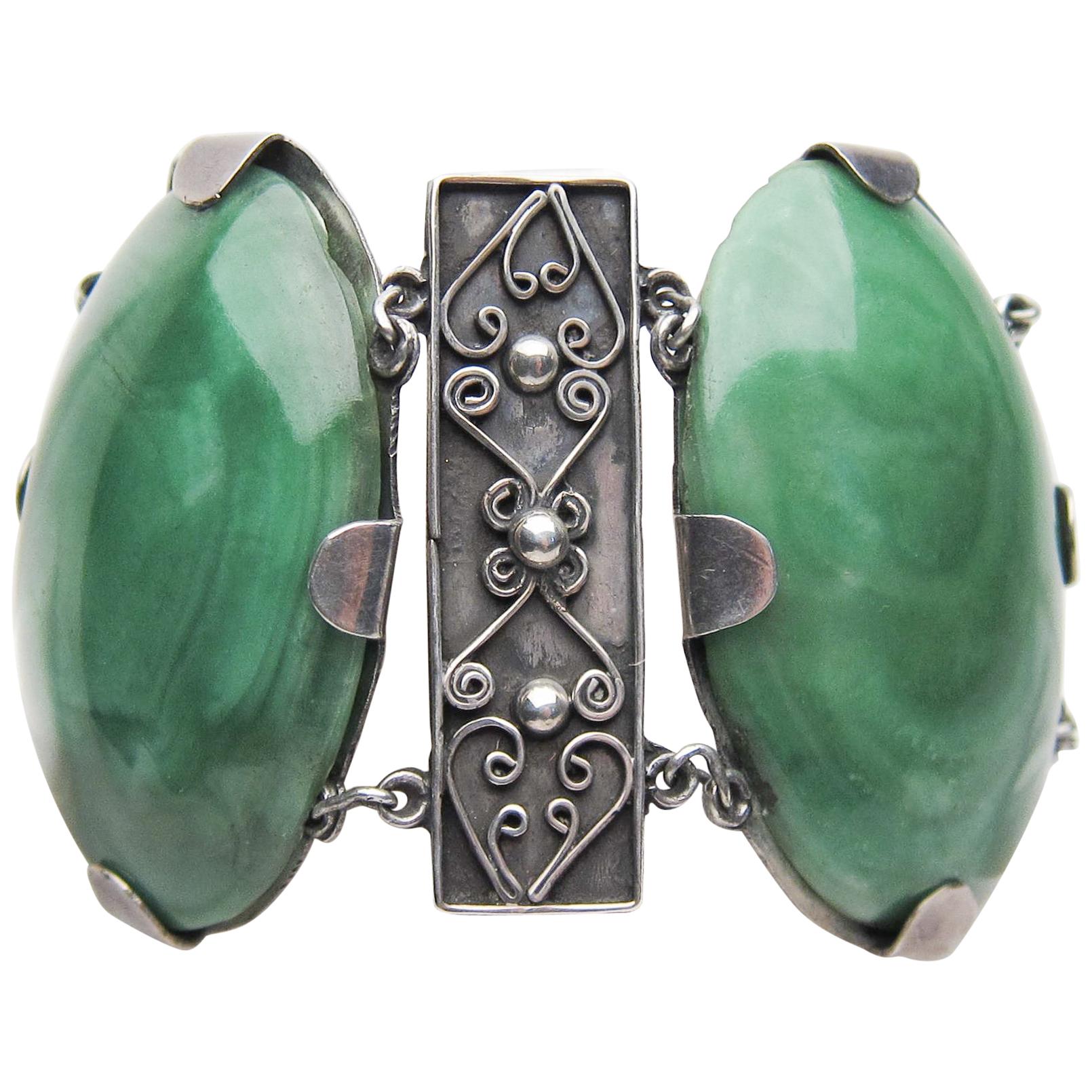 Mexican Sterling Silver Bracelet with Green Agate Cabochons, circa 1930 For Sale