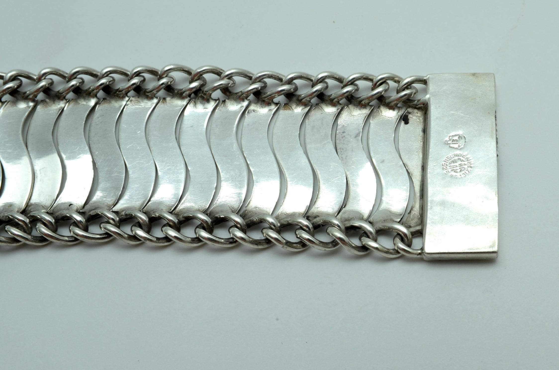 Mexican Sterling Silver Linked Wave Bracelet by Plateria FarFan, circa 1950 In Good Condition In valatie, NY