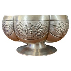 Cuenco con pedestal de plata de ley mexicana con motivo floral de Maciel