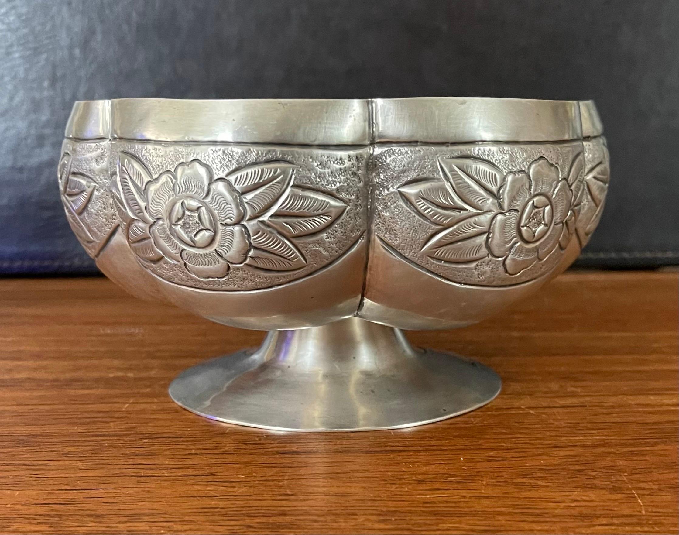 Mexican Sterling Silver Pedestal Bowl with Floral Motif by Maciel In Good Condition For Sale In San Diego, CA