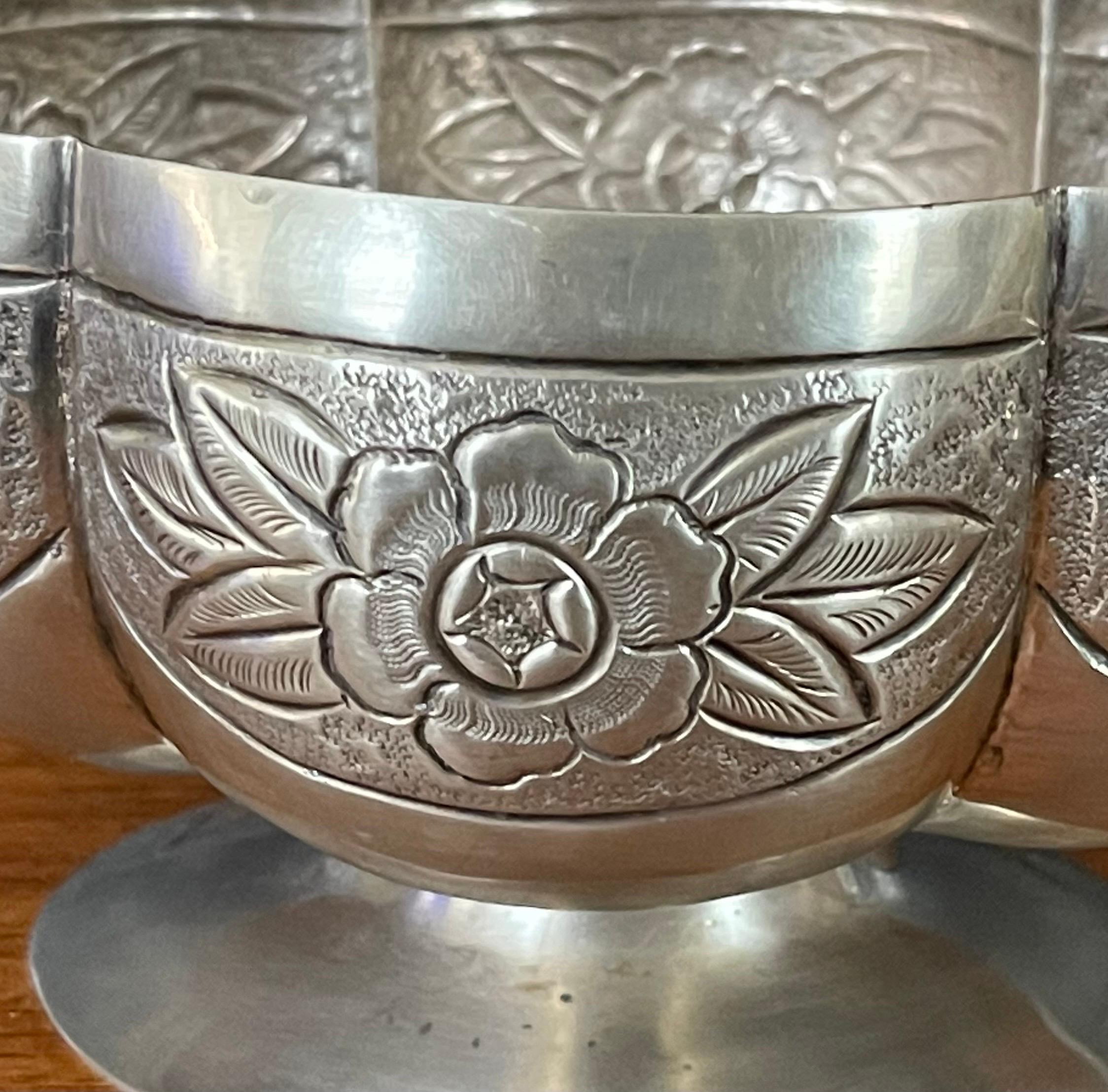 20th Century Mexican Sterling Silver Pedestal Bowl with Floral Motif by Maciel For Sale