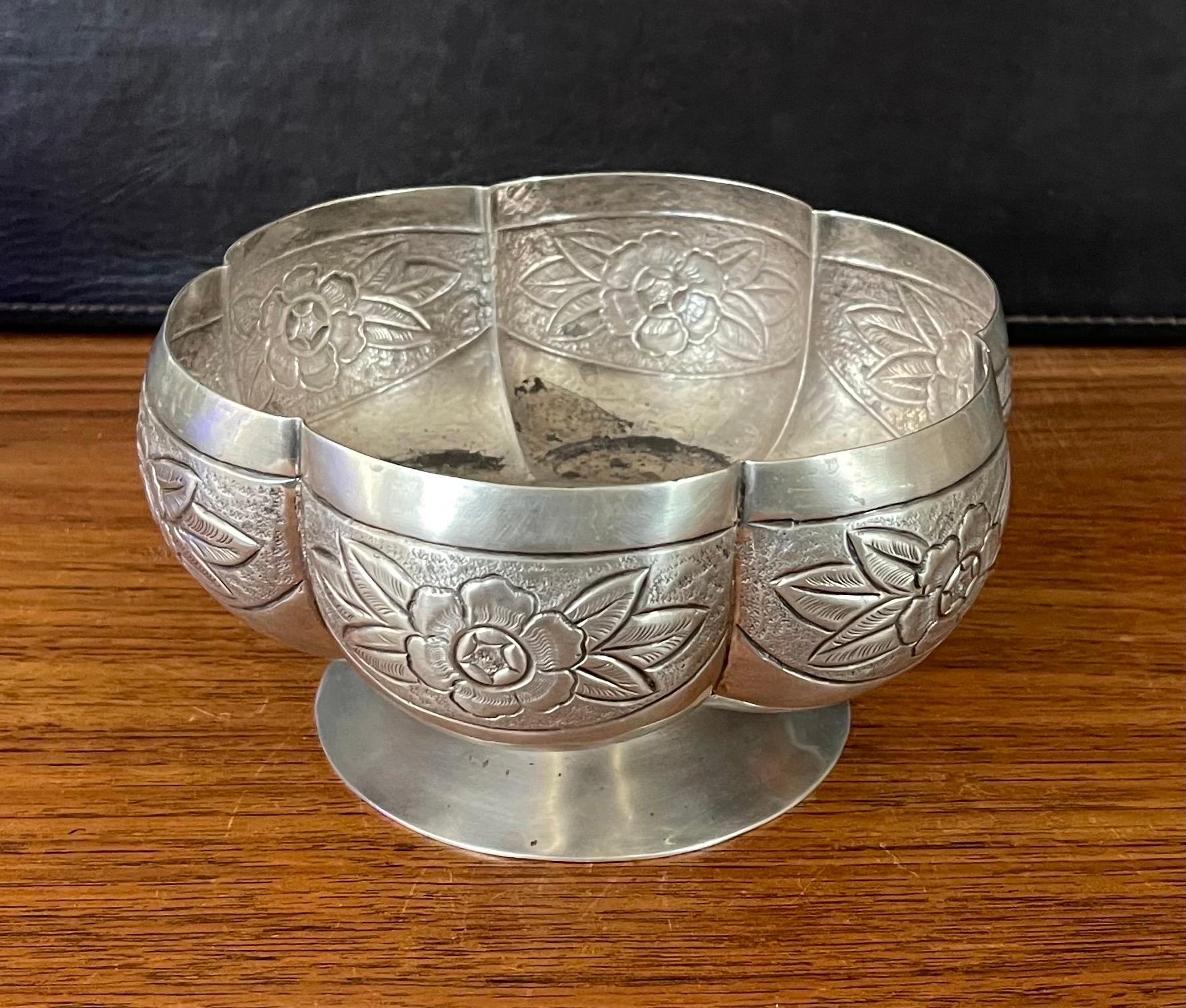Mexican Sterling Silver Pedestal Bowl with Floral Motif by Maciel For Sale 2