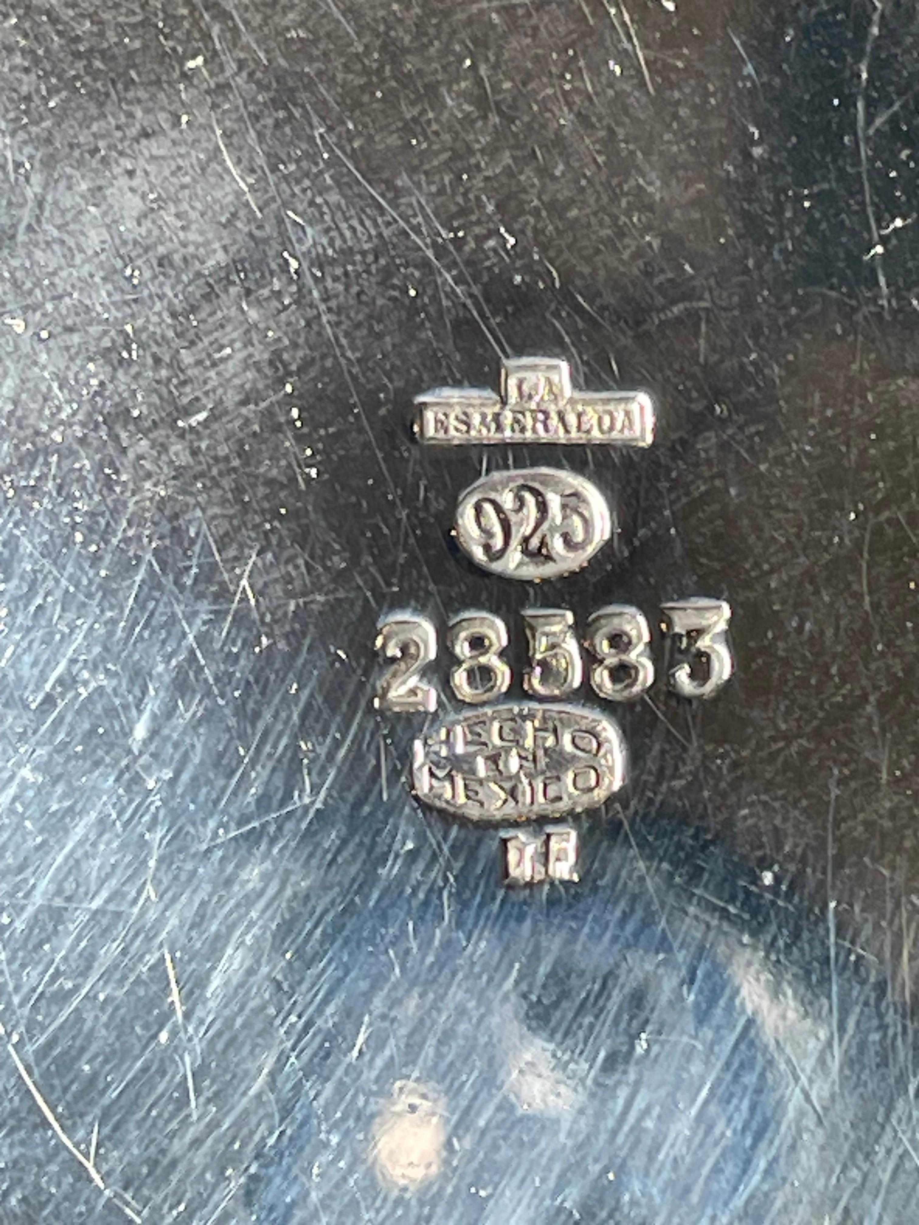 Set di dodici piccoli piatti da dessert e dodici caricatori in argento sterling messicano in vendita 6