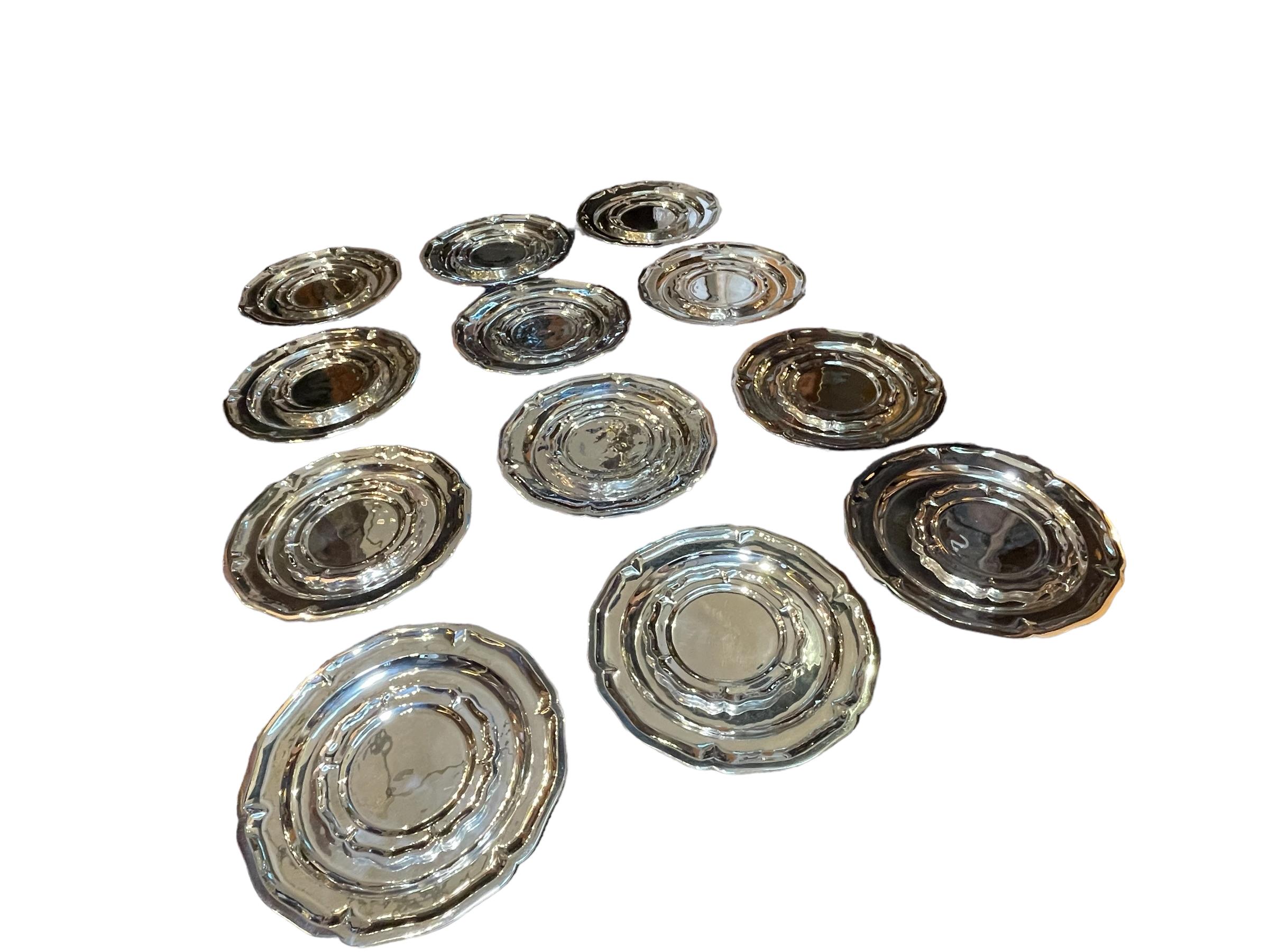 Messicano Set di dodici piccoli piatti da dessert e dodici caricatori in argento sterling messicano in vendita