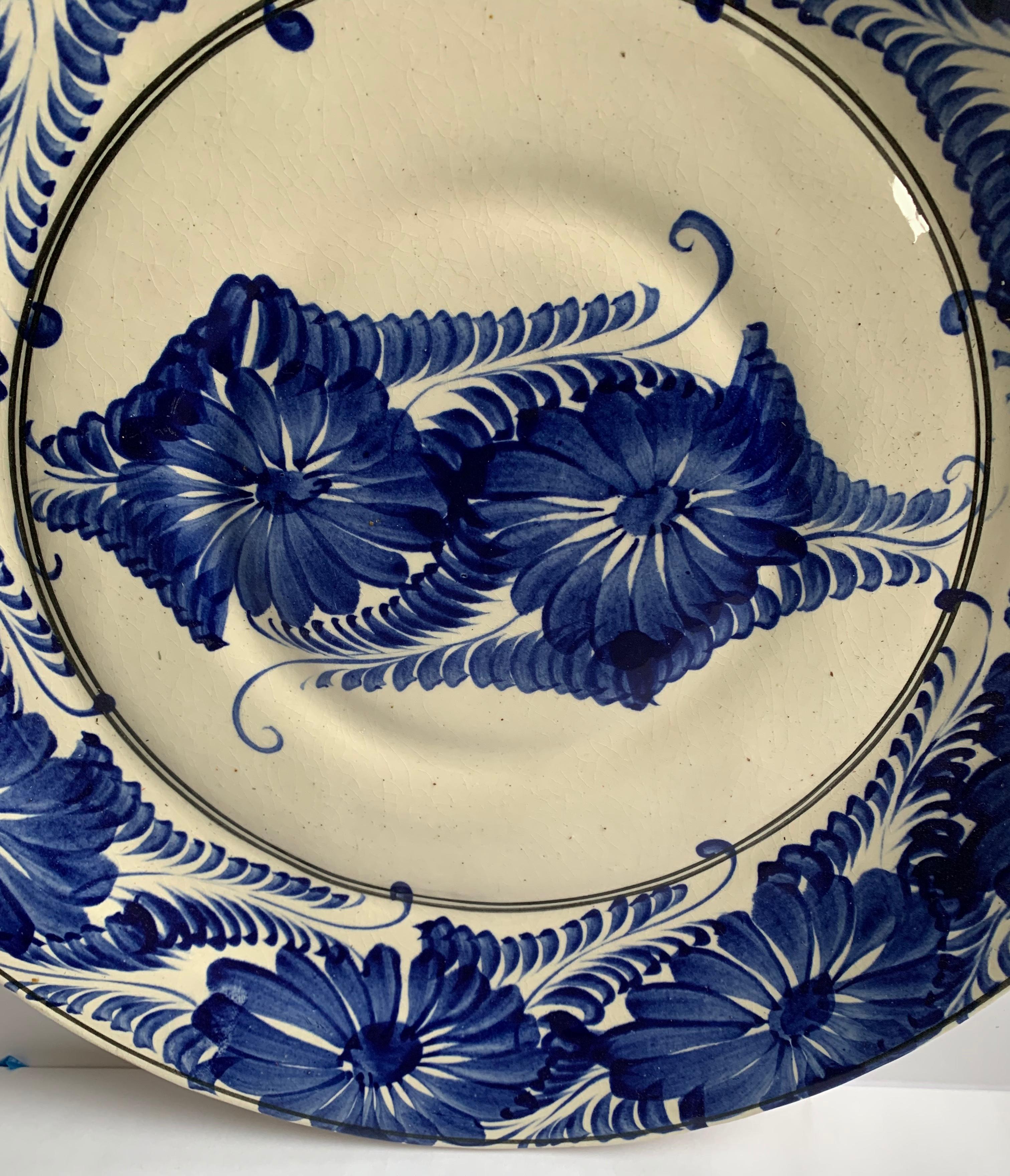 Mexican Talavera Pottery Large Blue and White Platter In Good Condition In Stamford, CT