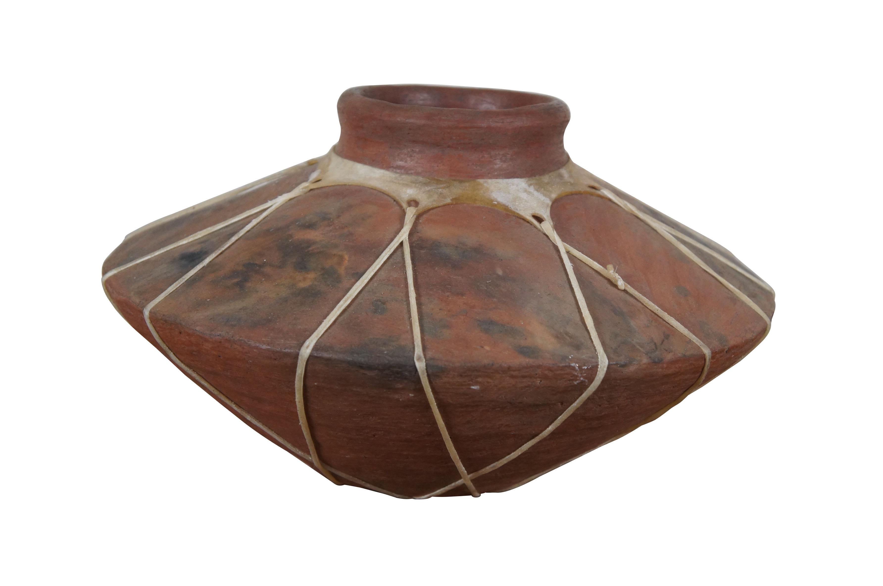 Nativo americano Olla messicana di terracotta Tarahumara con legatura in pelle, brocca per acqua da 16