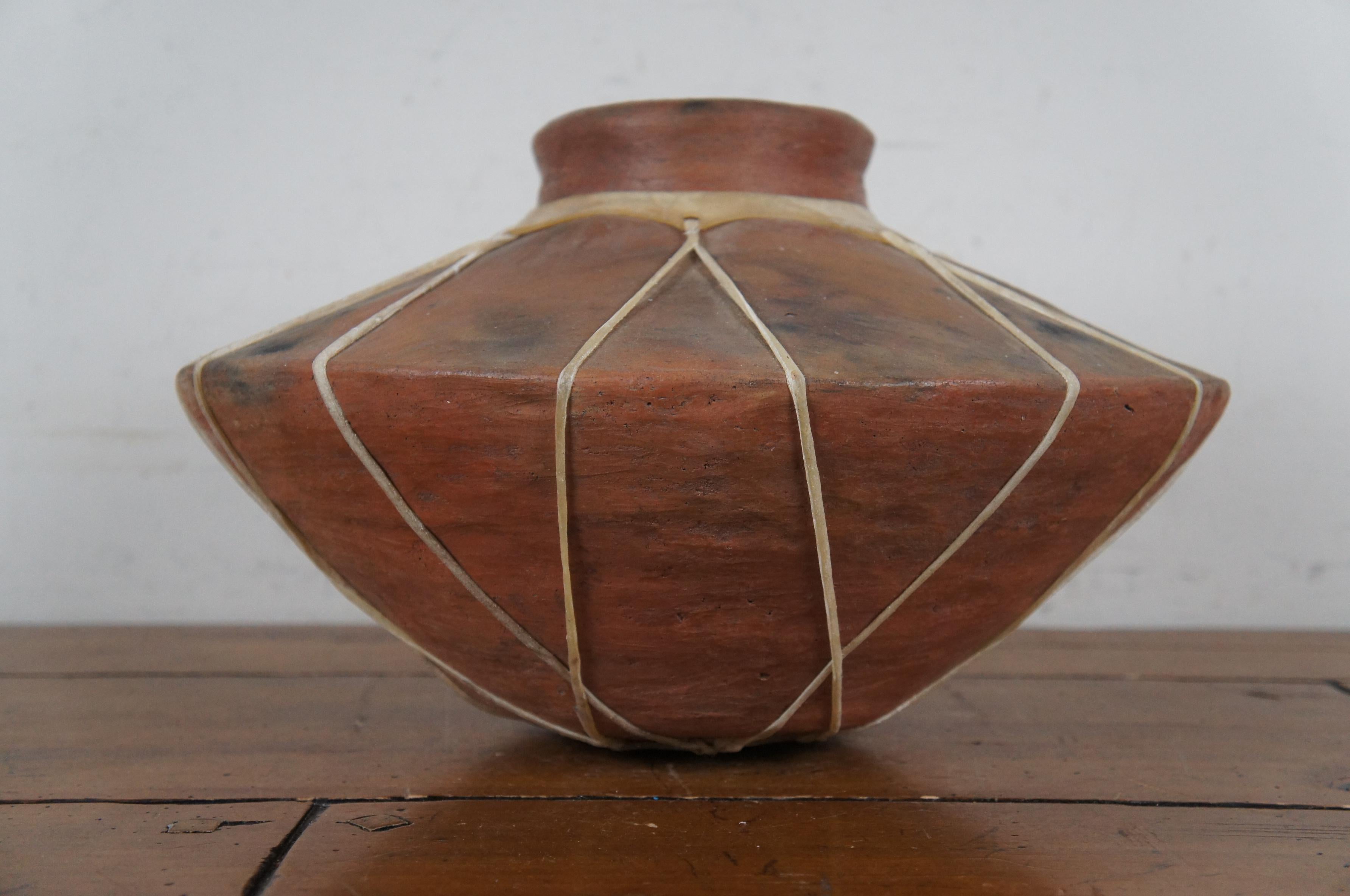 Olla messicana di terracotta Tarahumara con legatura in pelle, brocca per acqua da 16