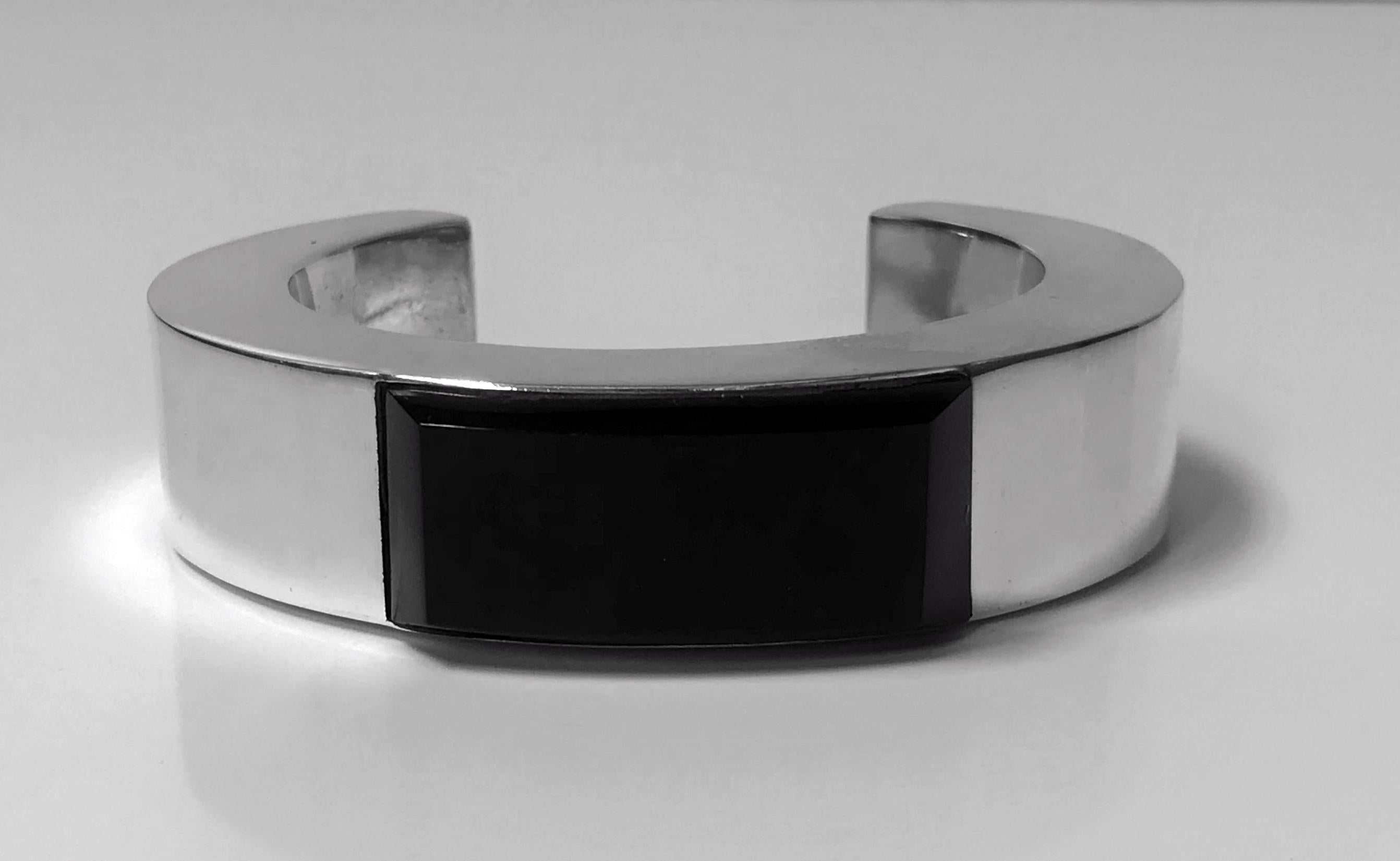 Mexican Taxco 1980s Sterling Onyx Bangle In Good Condition In Toronto, ON
