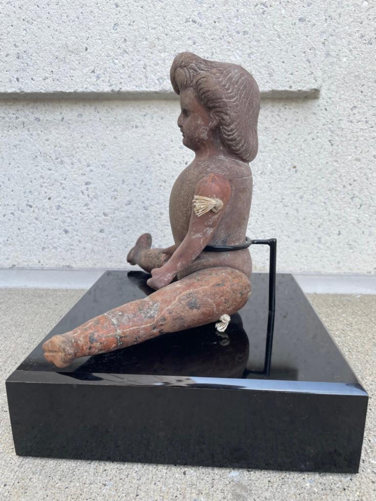 Figure de poupée mexicaine articulée en terre cuite, années 1920 en vente 2