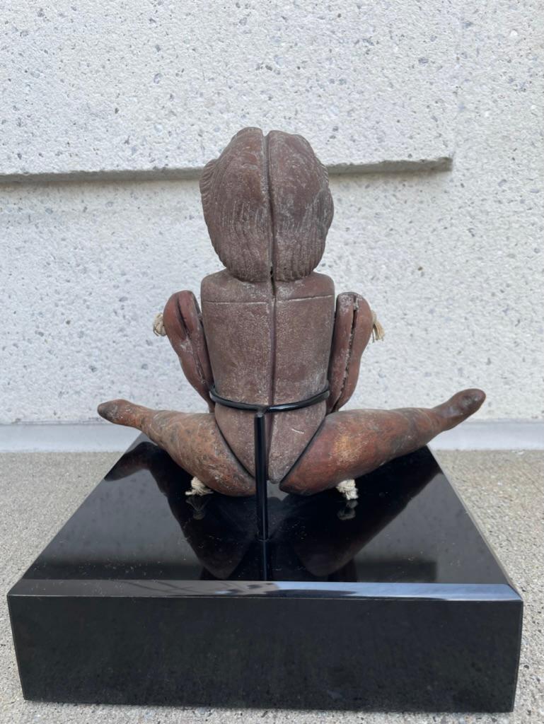 Figure de poupée mexicaine articulée en terre cuite, années 1920 en vente 3