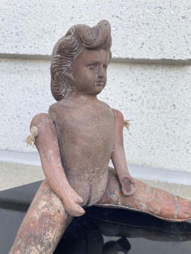 Figure de poupée mexicaine articulée en terre cuite, années 1920 en vente 5