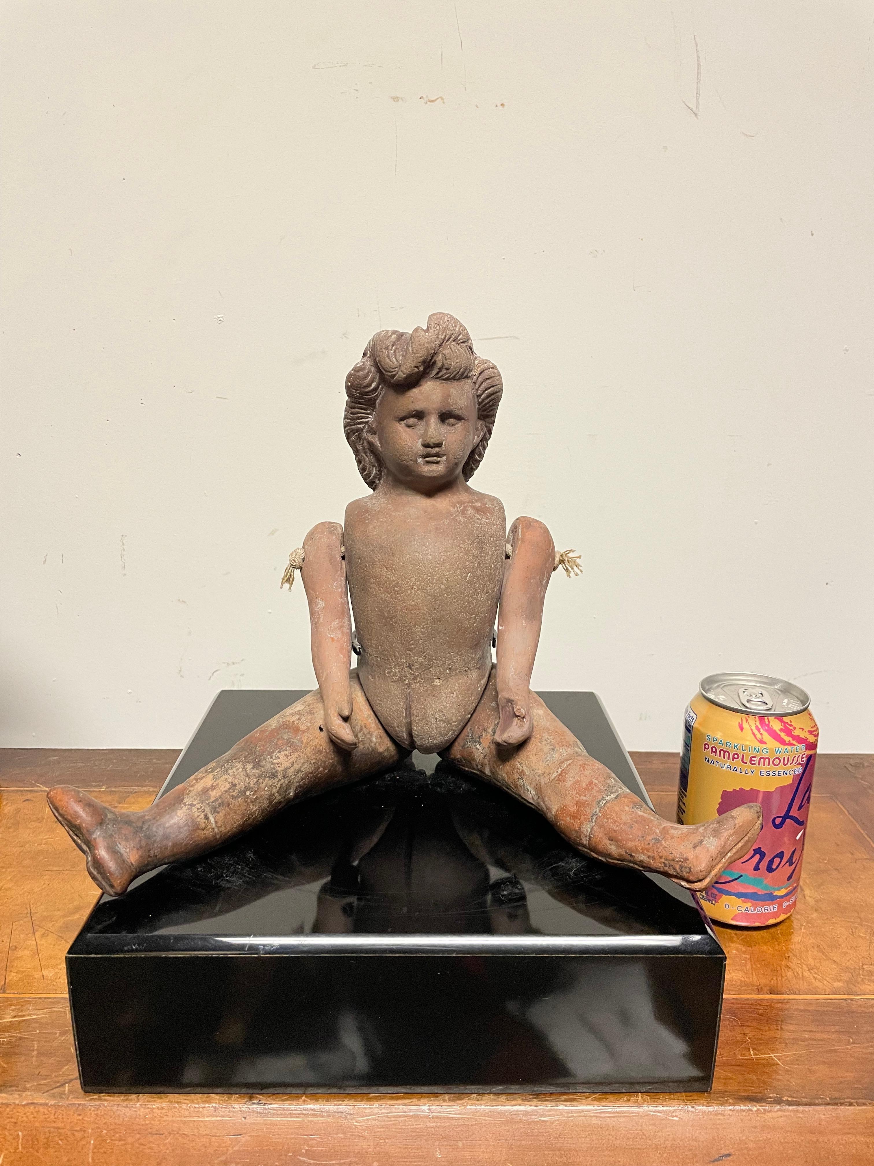 Artisanat Figure de poupée mexicaine articulée en terre cuite, années 1920 en vente