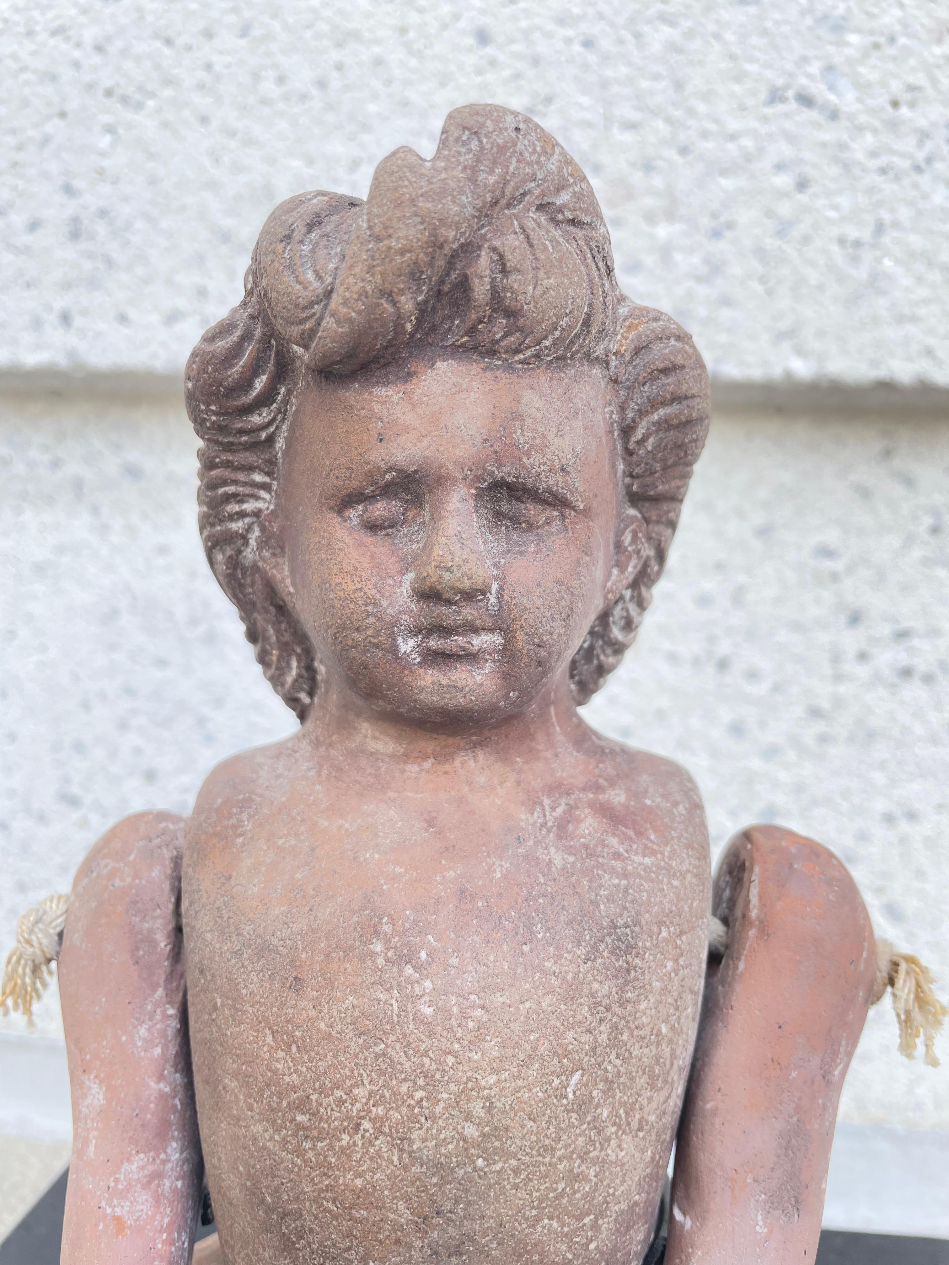 Figure de poupée mexicaine articulée en terre cuite, années 1920 en vente 1