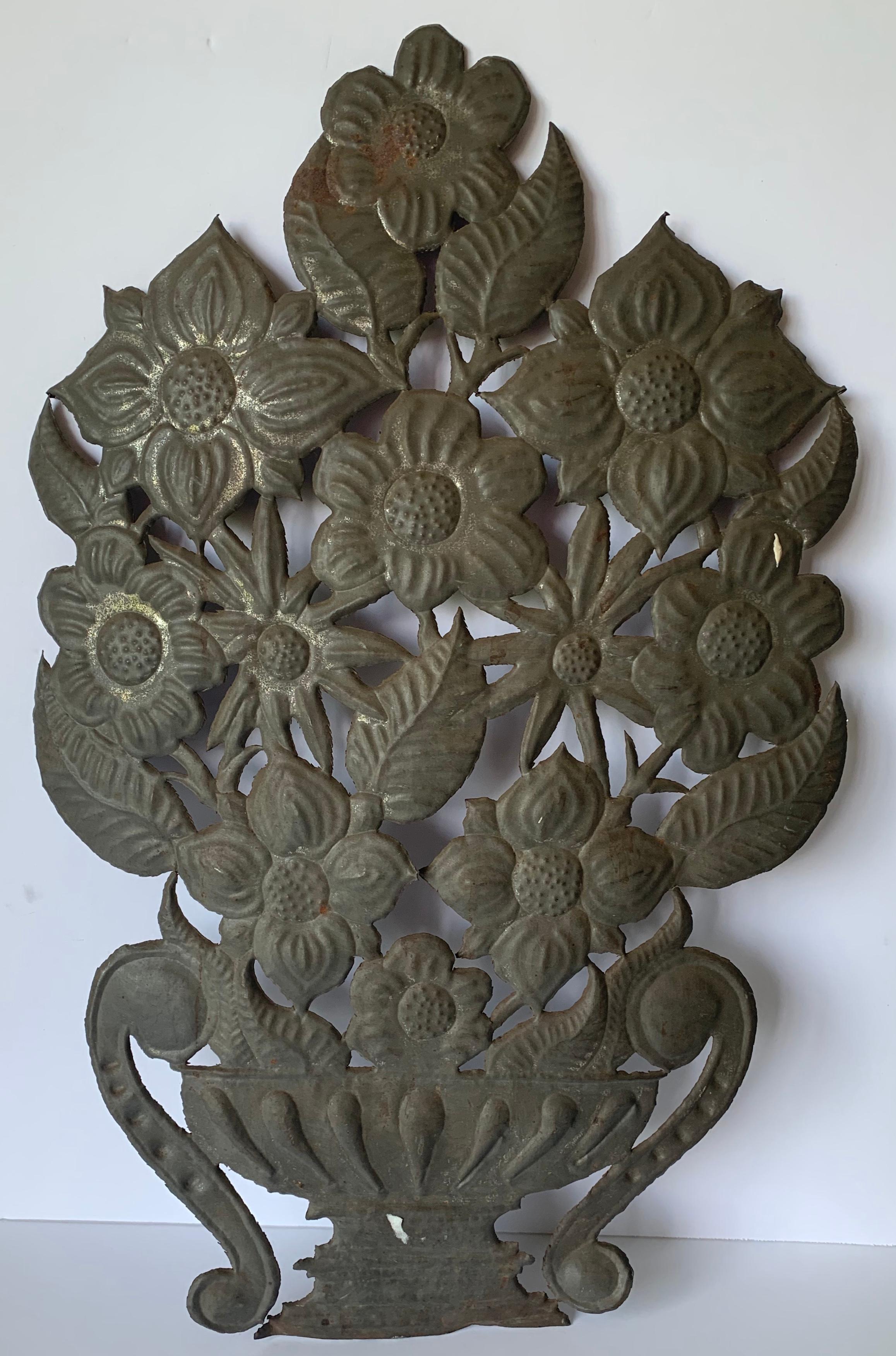 Mexican tin flower motif flat wall hanging. Overall unpolished patina. Hanging hardware not included.