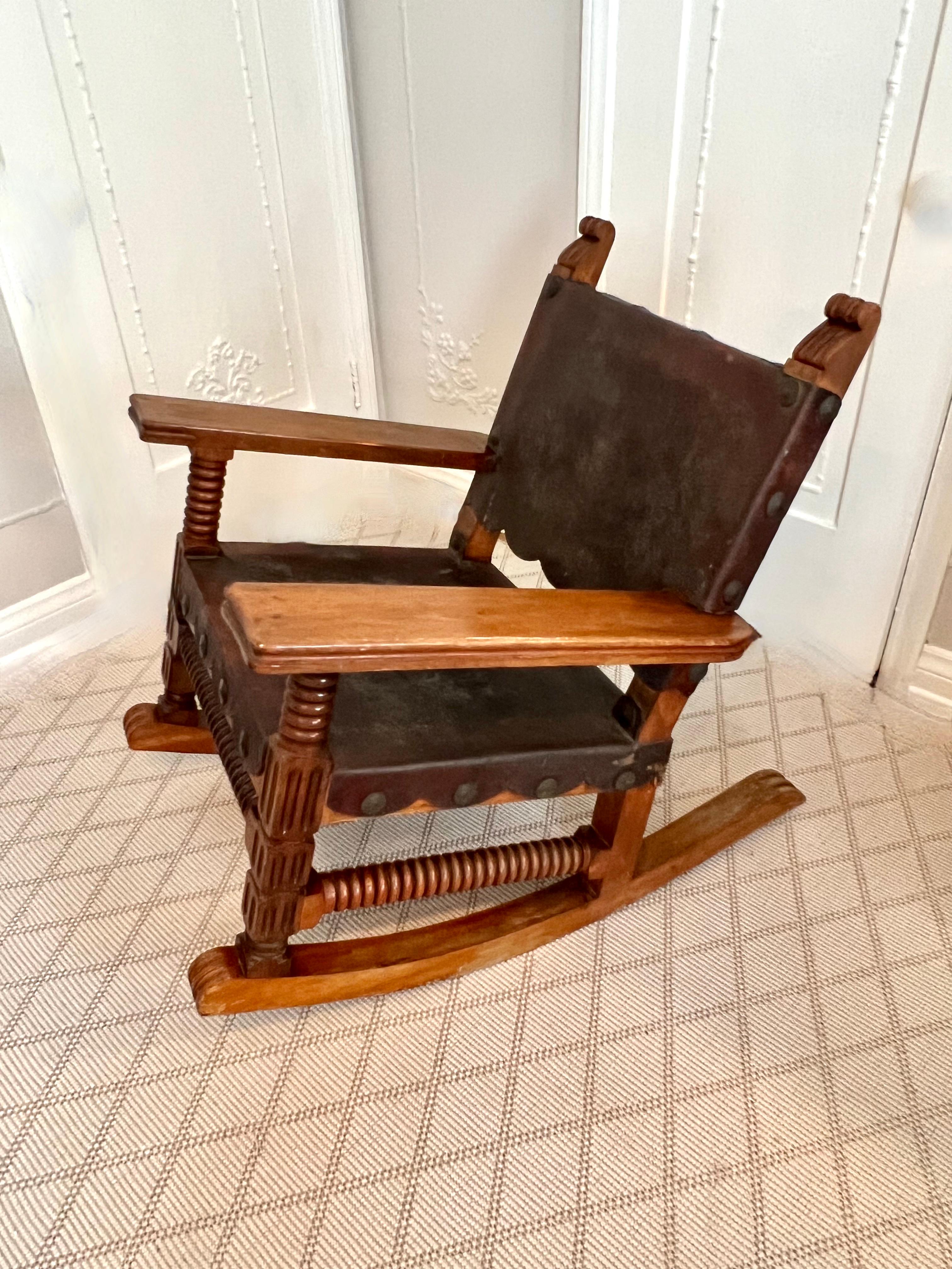 20th Century Mexican Venadillo Wood, Leather and Bronze Rocking Chair circa 1940 For Sale