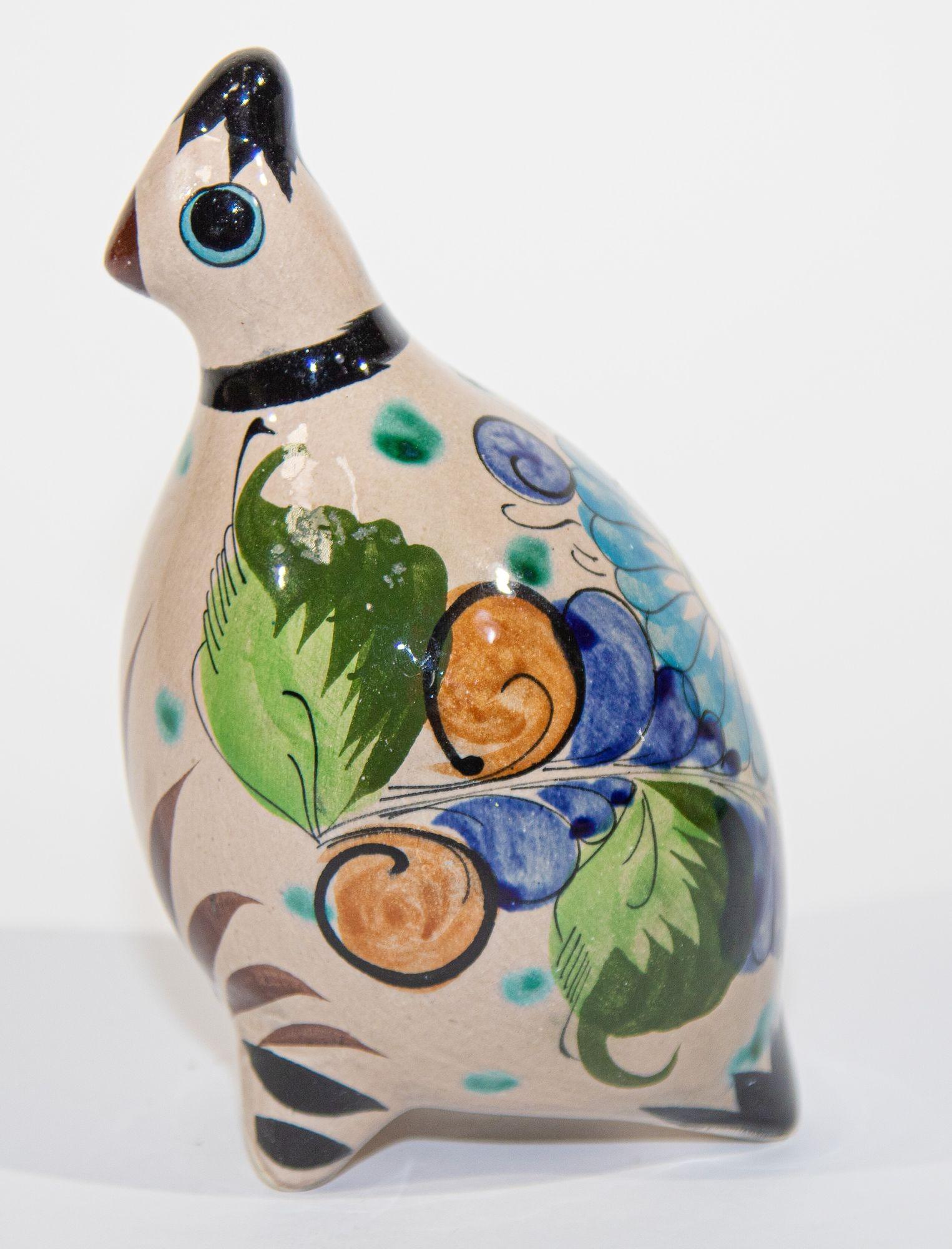 Vintage Ken Edwards Mexican ceramic quail bird form Tonala Pottery.
Magnifique poterie d'art mexicaine TONALA, fabriquée et peinte à la main.
Oiseau décoratif signé du studio El Palomar Cat de Ken Edwards.
Tonala d'oiseau d'art populaire de