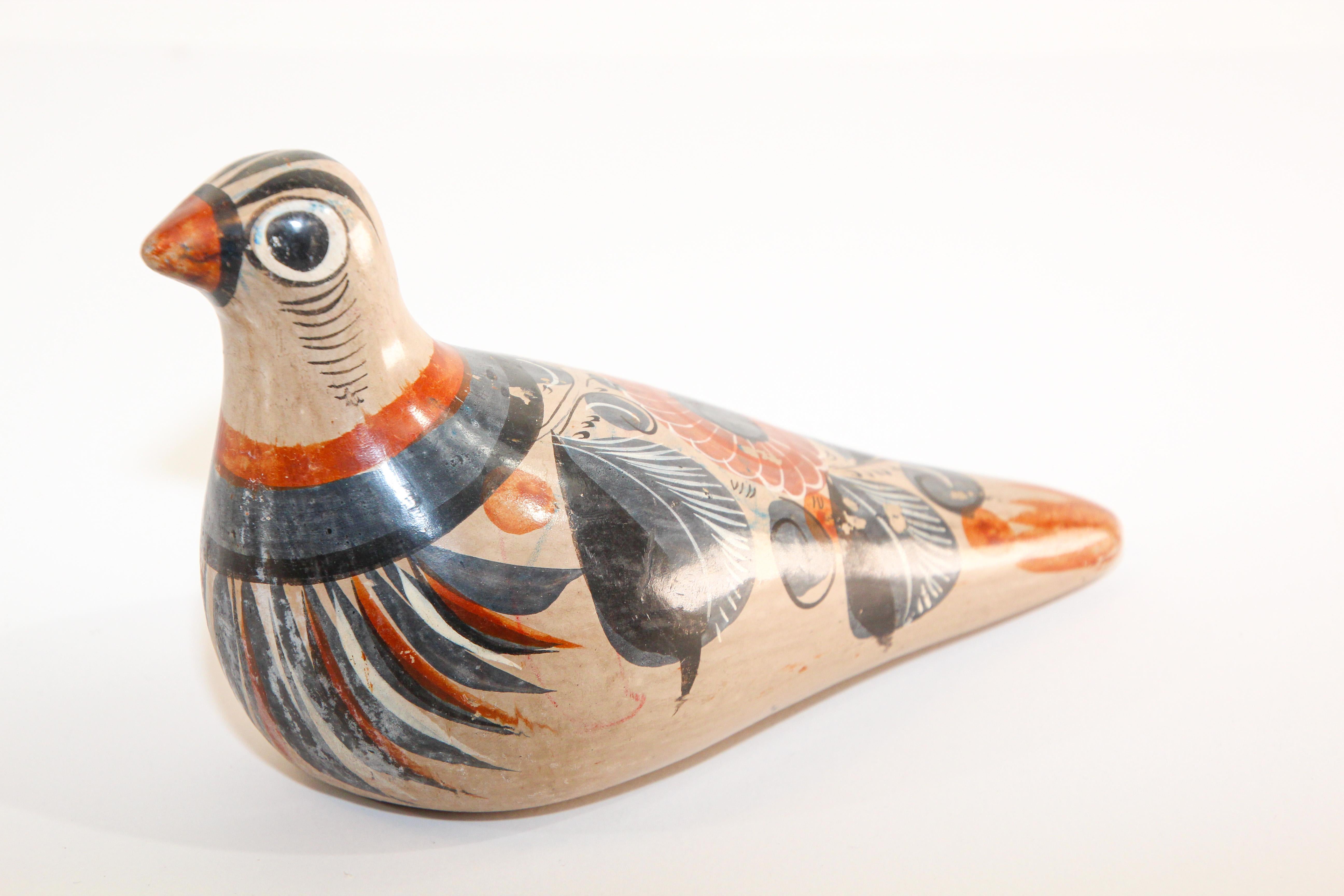 Vintage Mexican Tonala hand painted pottery bird Folk Art.
Flora de la Cruz Acapulco Gro Mexico hand painted bird dove ceramic.
Warm earth tone polychrome colors with abstract design hand painted on body.
Mexico Folk Art..
Bird size: 6.5