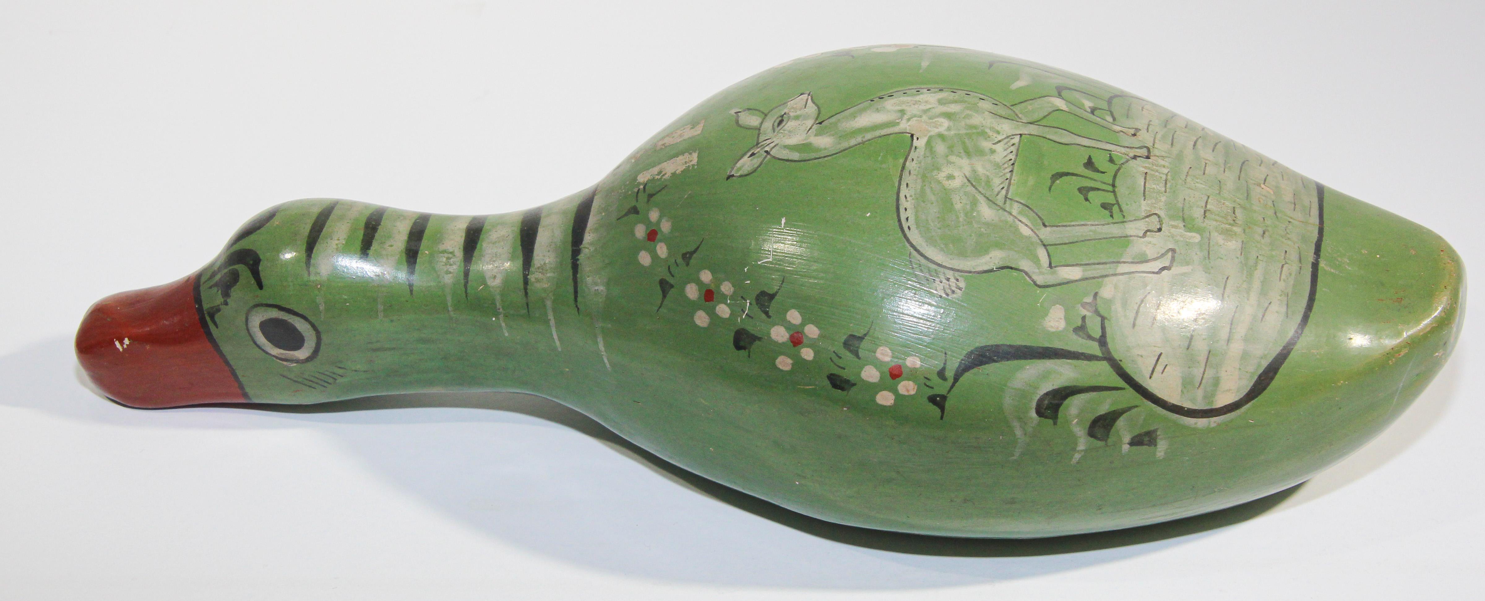Canard en céramique mexicaine vintage de la marque Tonala Pottery.
Magnifique poterie d'art mexicaine TONALA vintage, fabriquée et peinte à la main.
Vieille collection de poterie mexicaine Tonala peinte à la main, oiseau Folk Art.
El Palomar
