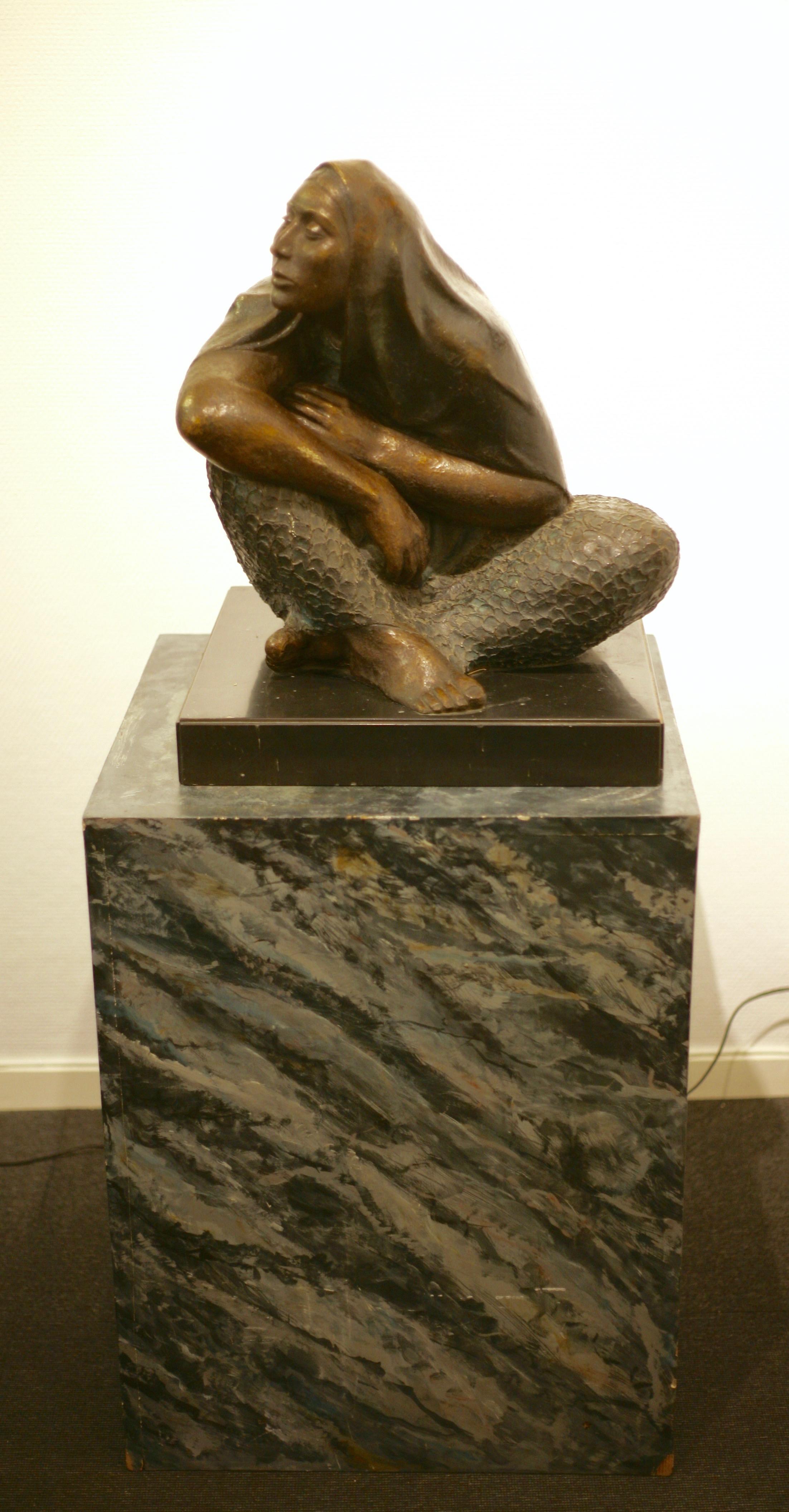 Late 20th Century Mexican Woman, Bronze Sculpture by Mexican Artist Victor Hugo Castaneda, 1985 For Sale