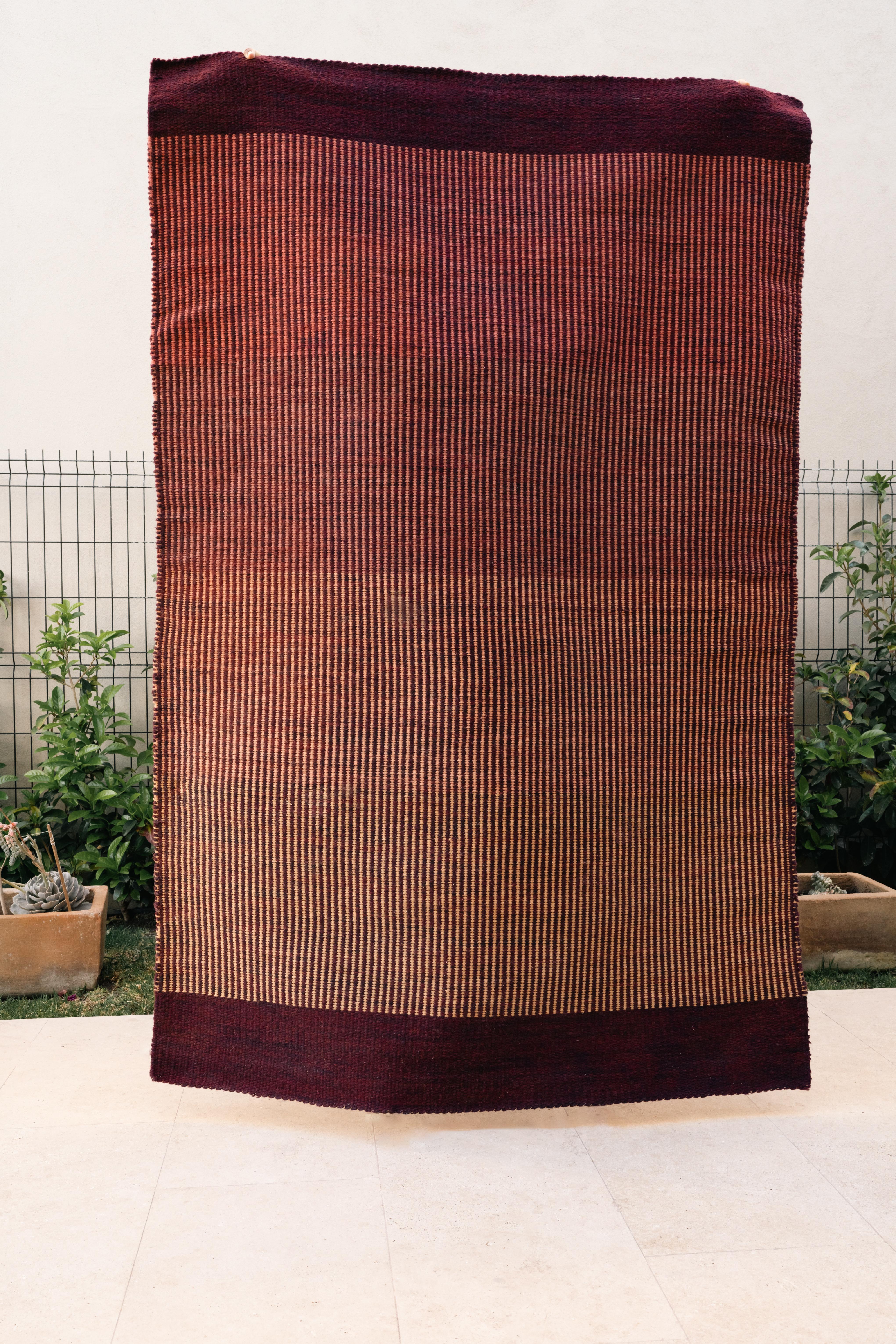 Alfombra Zapoteca Mexicana de Lana Diseño Moderno Abstracto Teñida a Mano Rojo Fucsia en venta 3