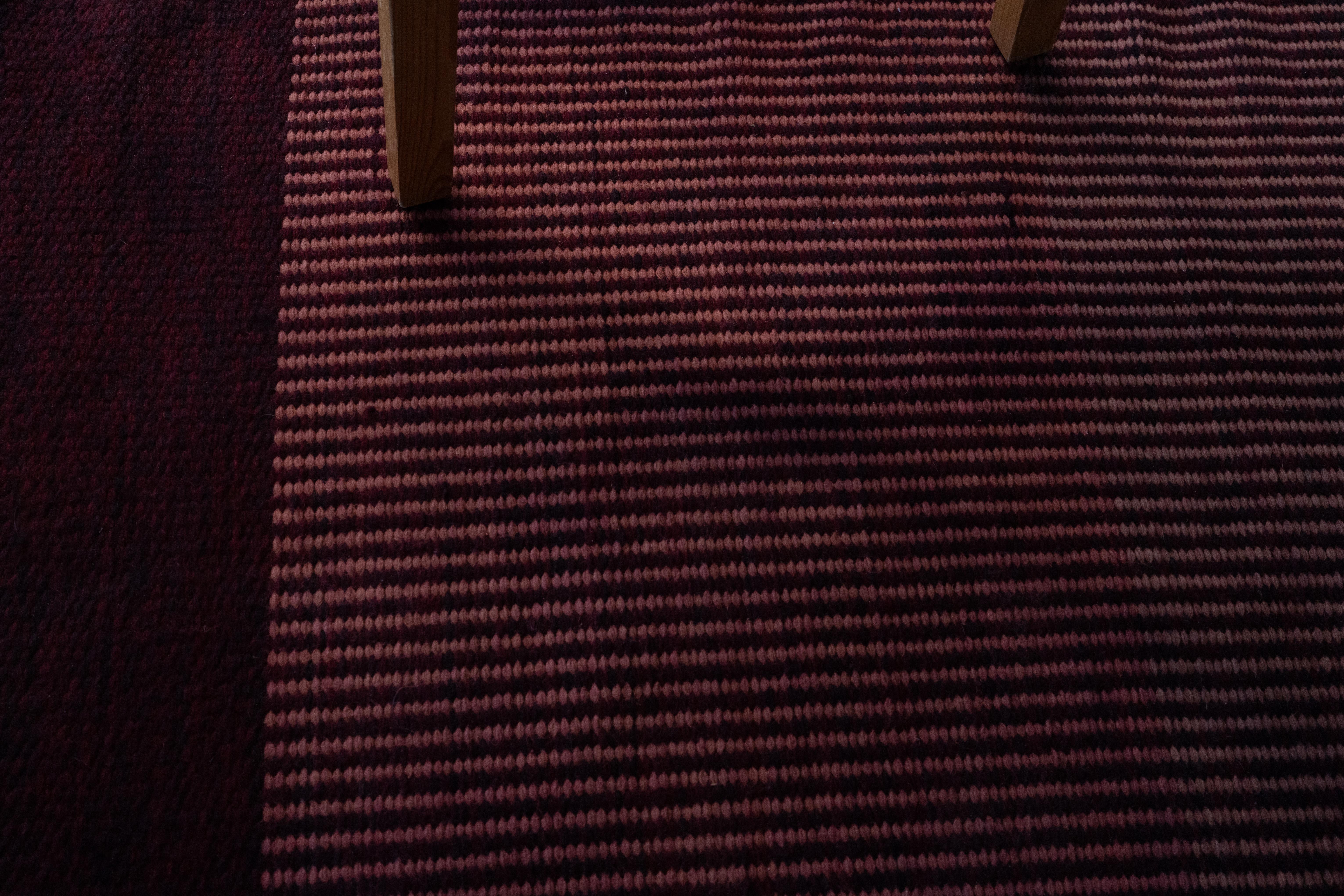 Alfombra Zapoteca Mexicana de Lana Diseño Moderno Abstracto Teñida a Mano Rojo Fucsia en venta 8