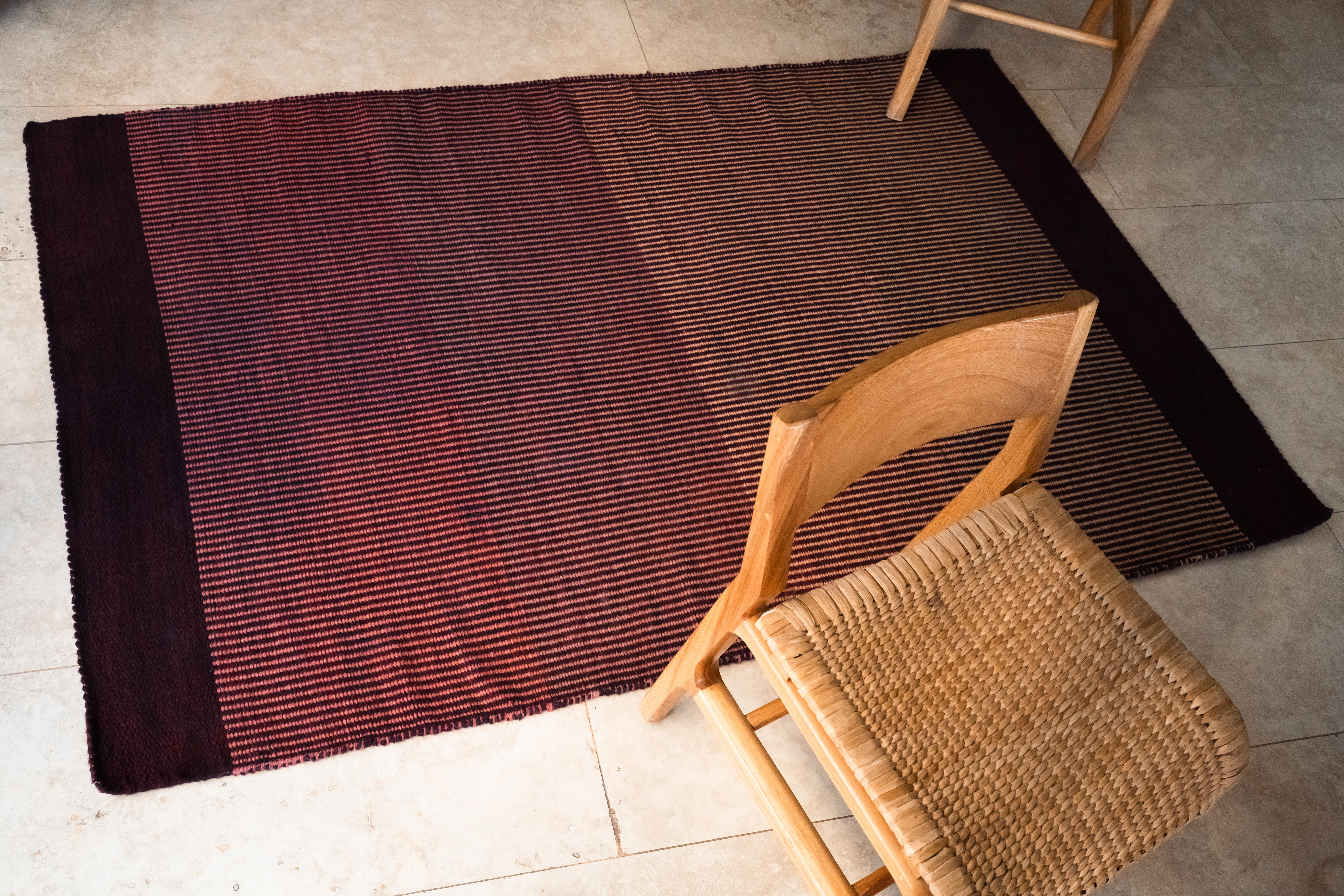 Alfombra Zapoteca Mexicana de Lana Diseño Moderno Abstracto Teñida a Mano Rojo Fucsia en venta 2