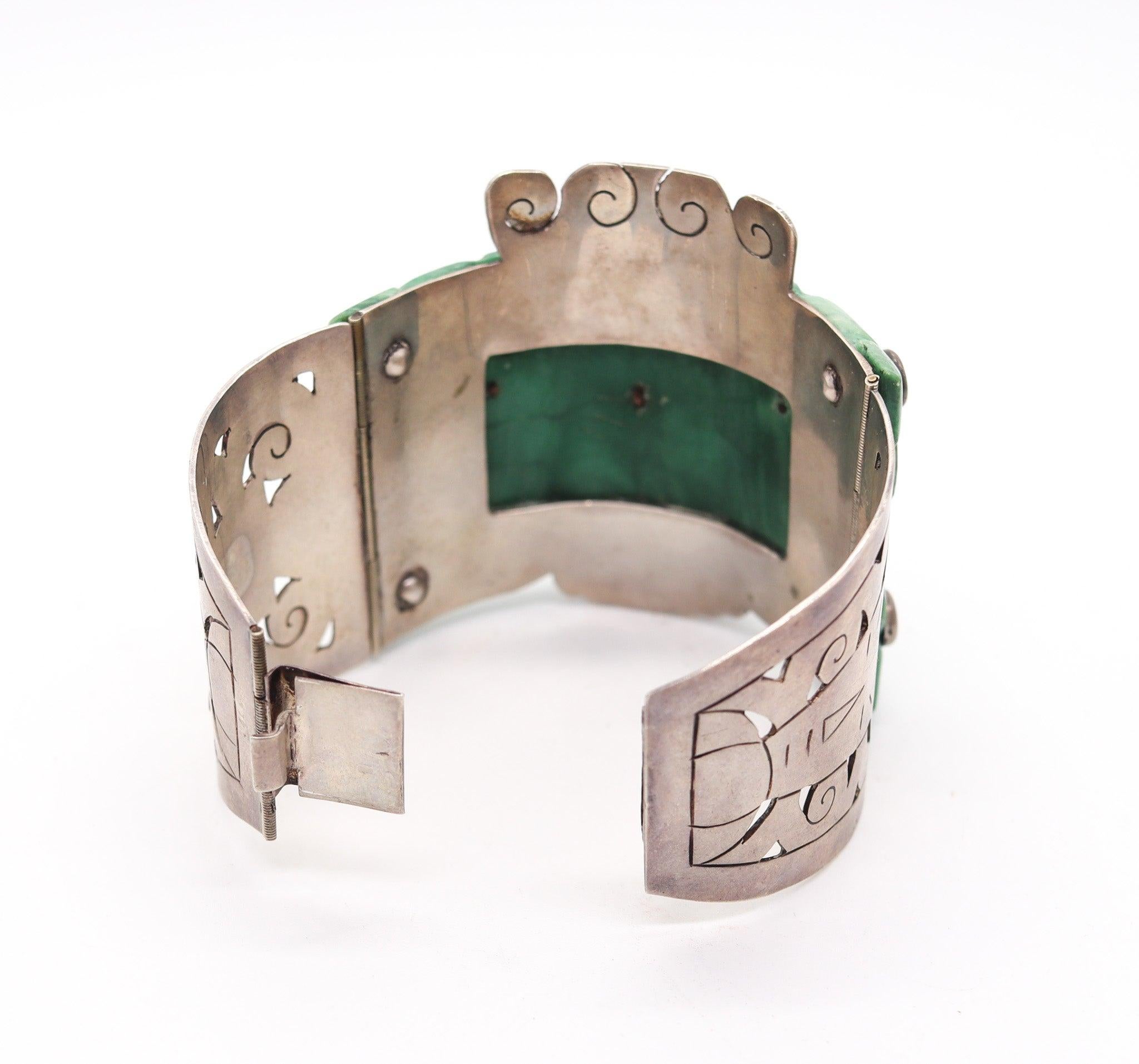 MEXICO 1940 Taxco Artisan Hinge Bracelet In .925 Sterling Silver & Carved Jade In Excellent Condition For Sale In Miami, FL