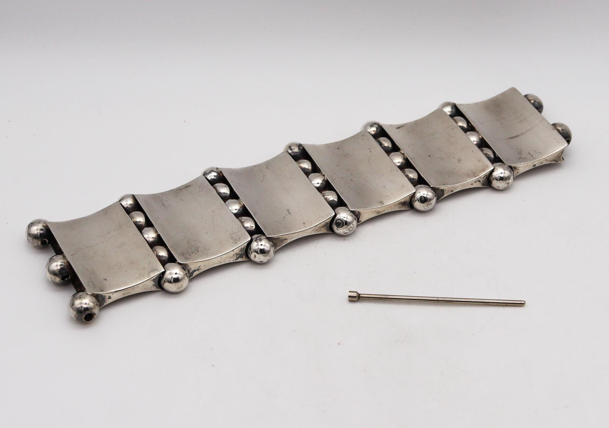 Mexico 1950 Taxco Geometric Statement Bracelet In .925 Sterling Silver In Excellent Condition For Sale In Miami, FL