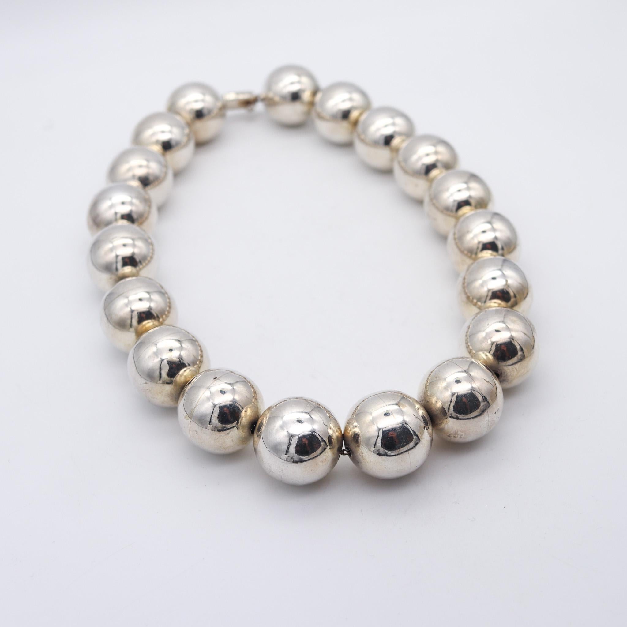 Mexican modernist necklace.

Beautiful spheric balls necklace, created in the city of Taxco in Mexico, back in the 1970. This substantial and bold necklace has been crafted in solid .925/.999 sterling silver with high polished finish. The design is