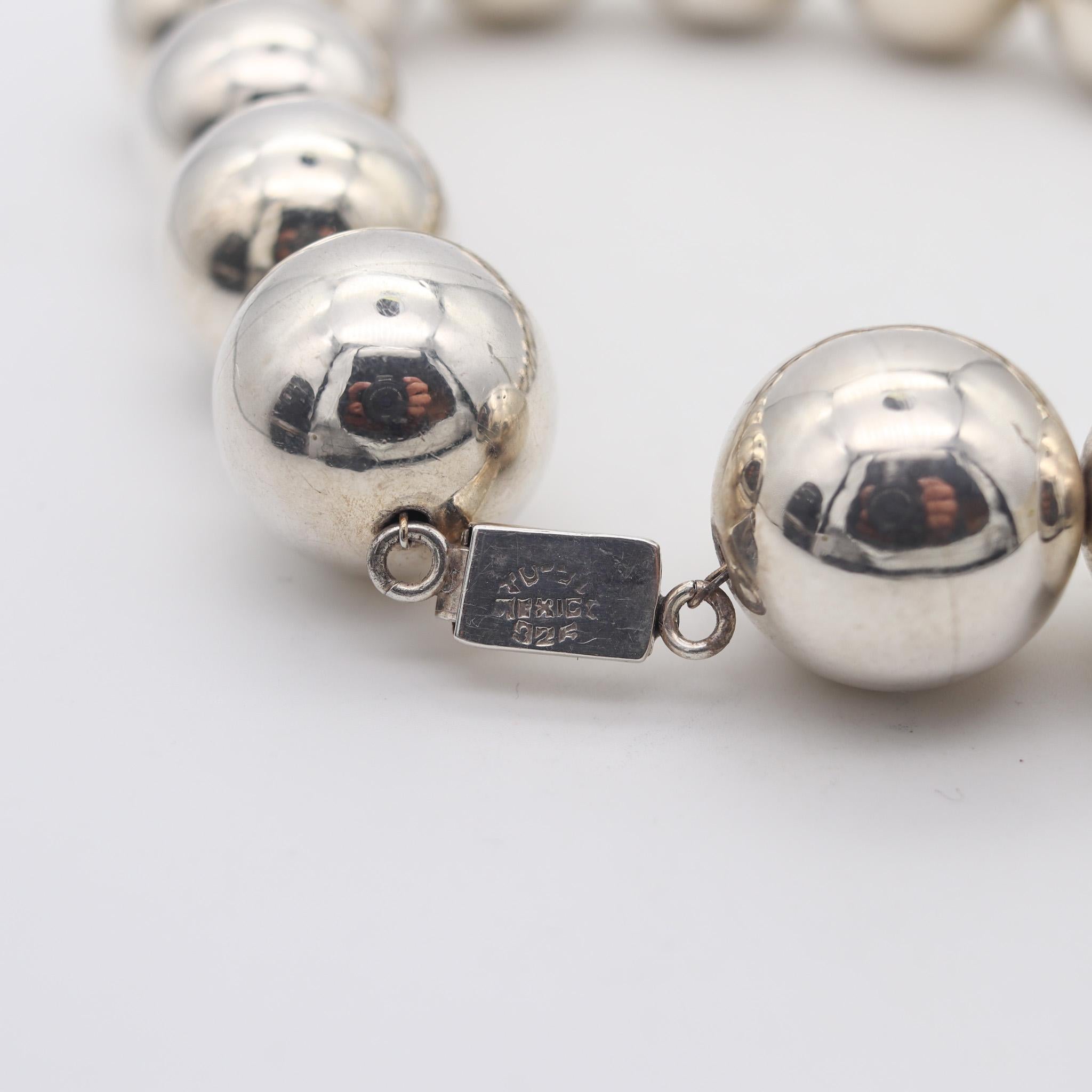 Mexico 1970 Modernist Spherical Balls Necklace in Solid .925 Sterling Silver In Excellent Condition For Sale In Miami, FL