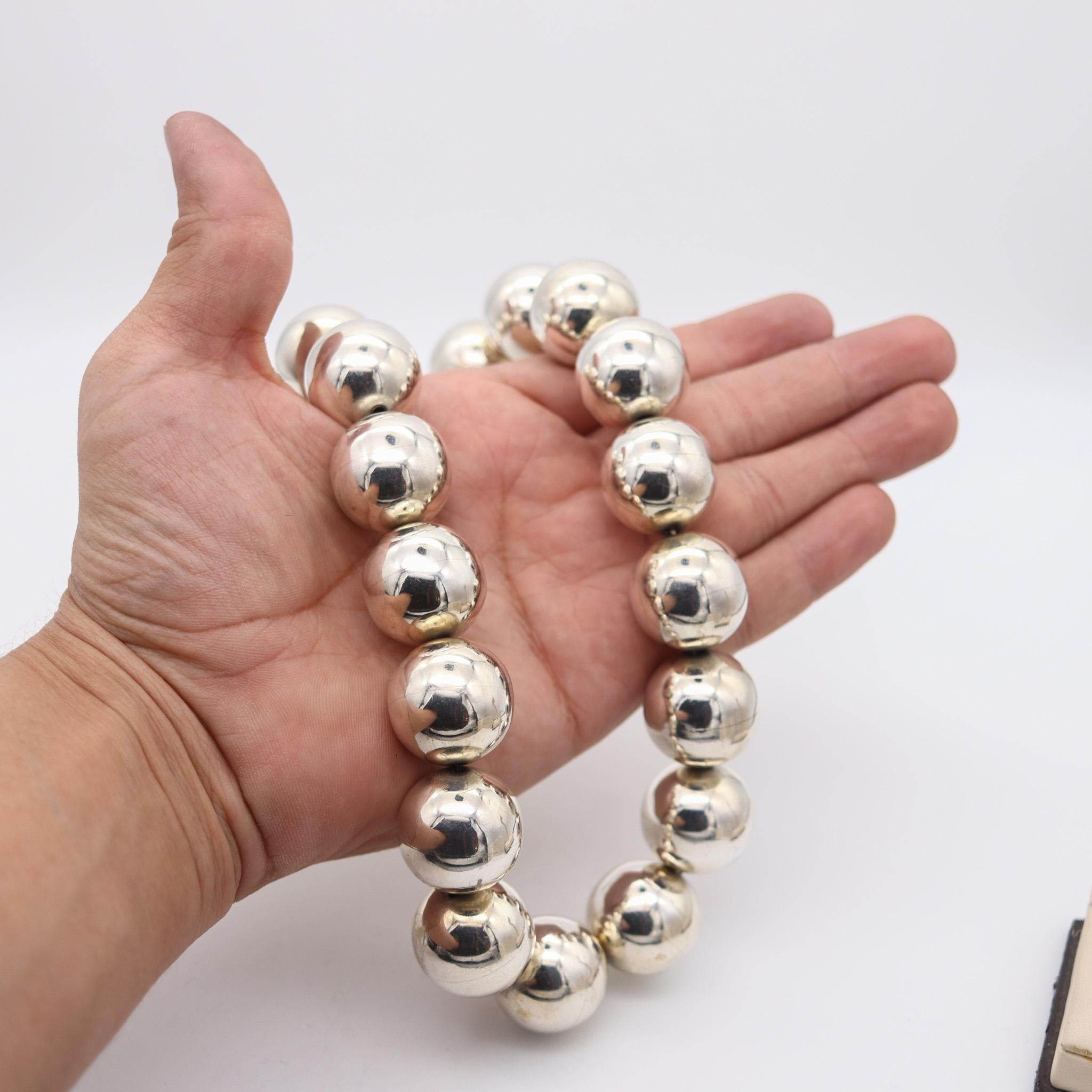 Mexico 1970 Modernist Spherical Balls Necklace in Solid .925 Sterling Silver For Sale 1