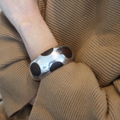 MEXICO 1970 Taxco Modernist Bangle In .925 Sterling Silver With Carved Woods