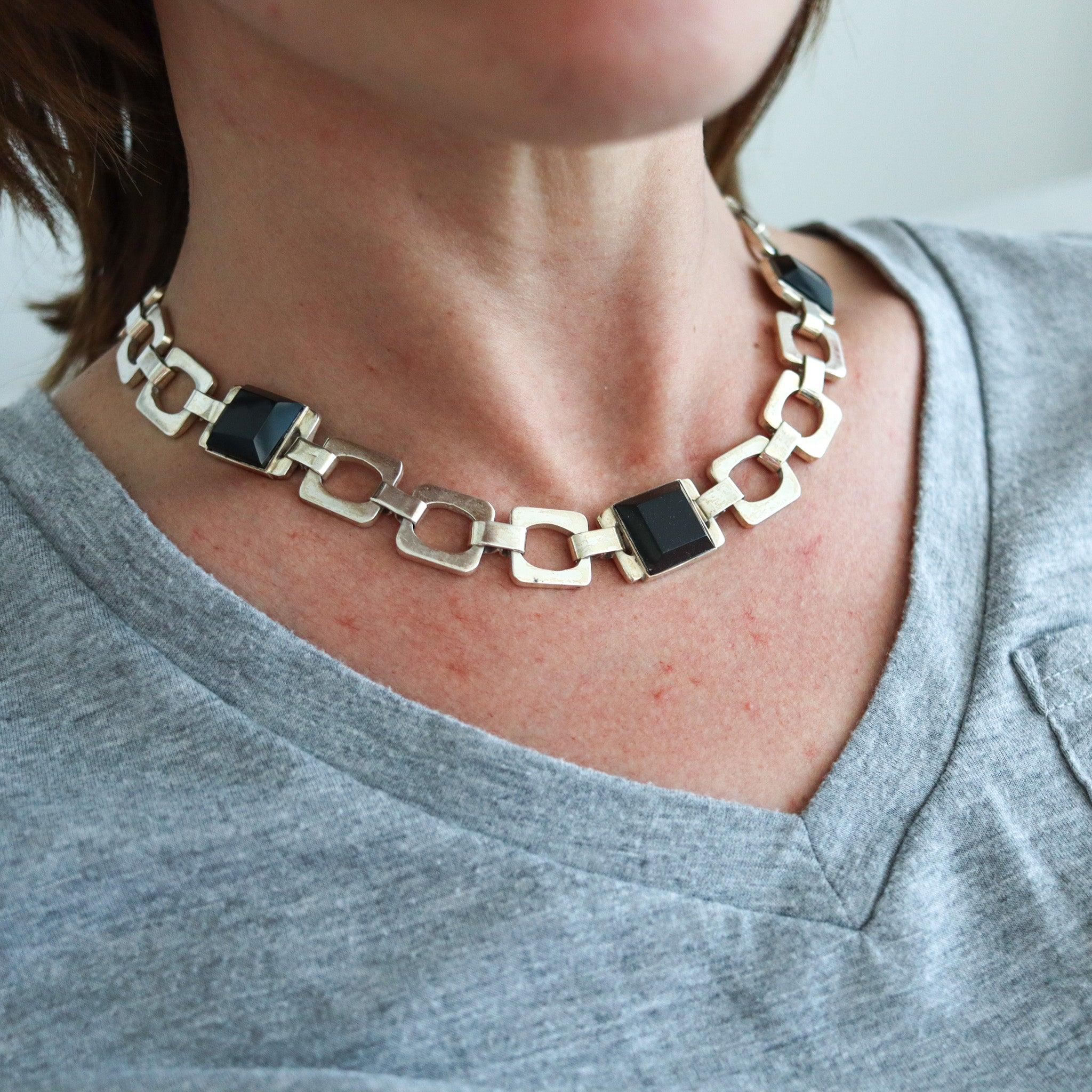 Mexican modernist geometric squares necklace.

This is a beautiful geometric modernist necklace created in the city of Taxco in Mexico, back in the 1970's. This substantial and bold necklace has been crafted in solid .925/.999 sterling silver with