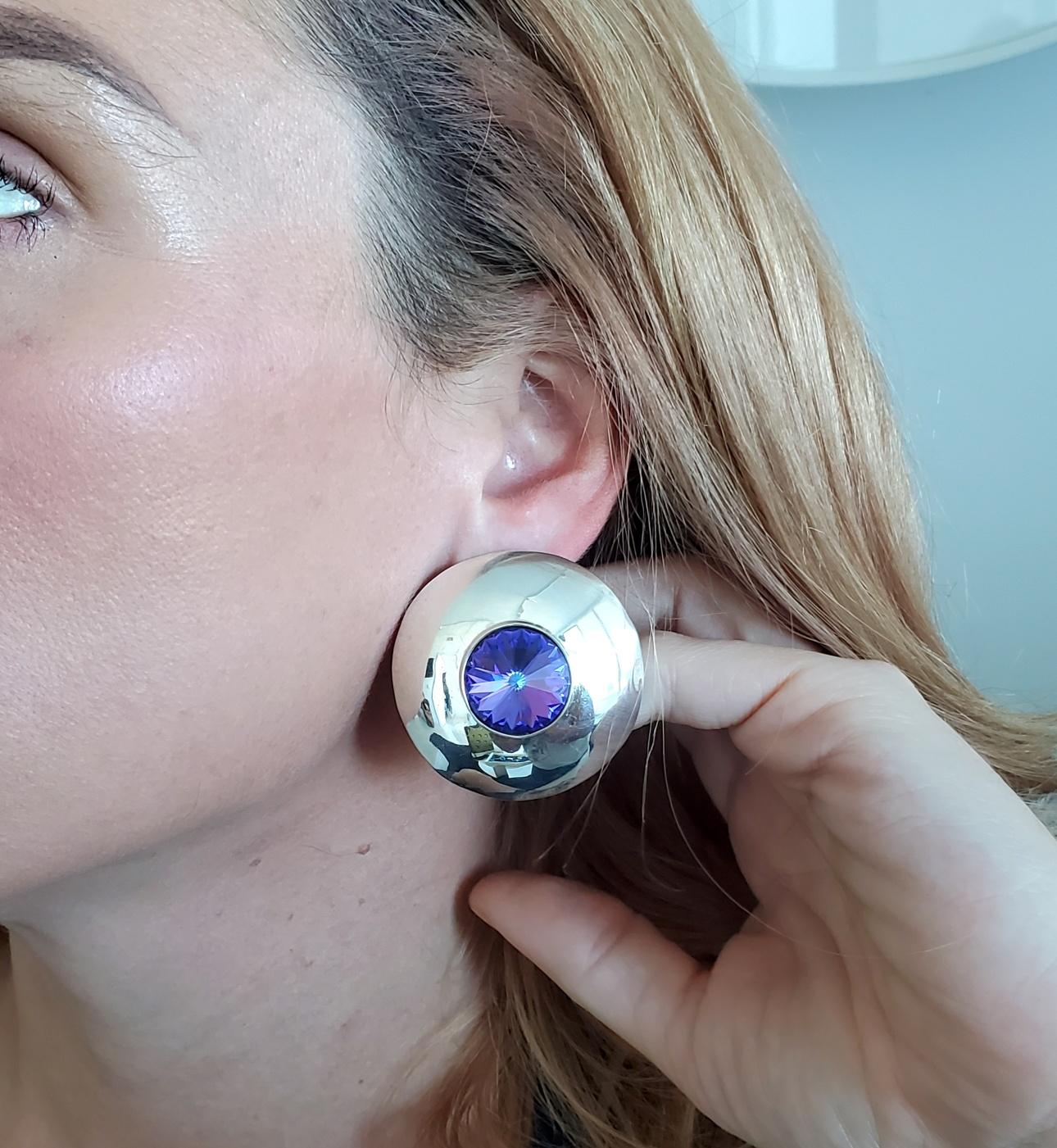 Retro modernist Earrings In Sterling Silver designed by the Atelier Alicia.

Beautiful psychedelic pair of earrings, created in Taxco Mexico back in the 1970. This colorful stylish pair is surely a one of a kind piece, designed with retro-modernist