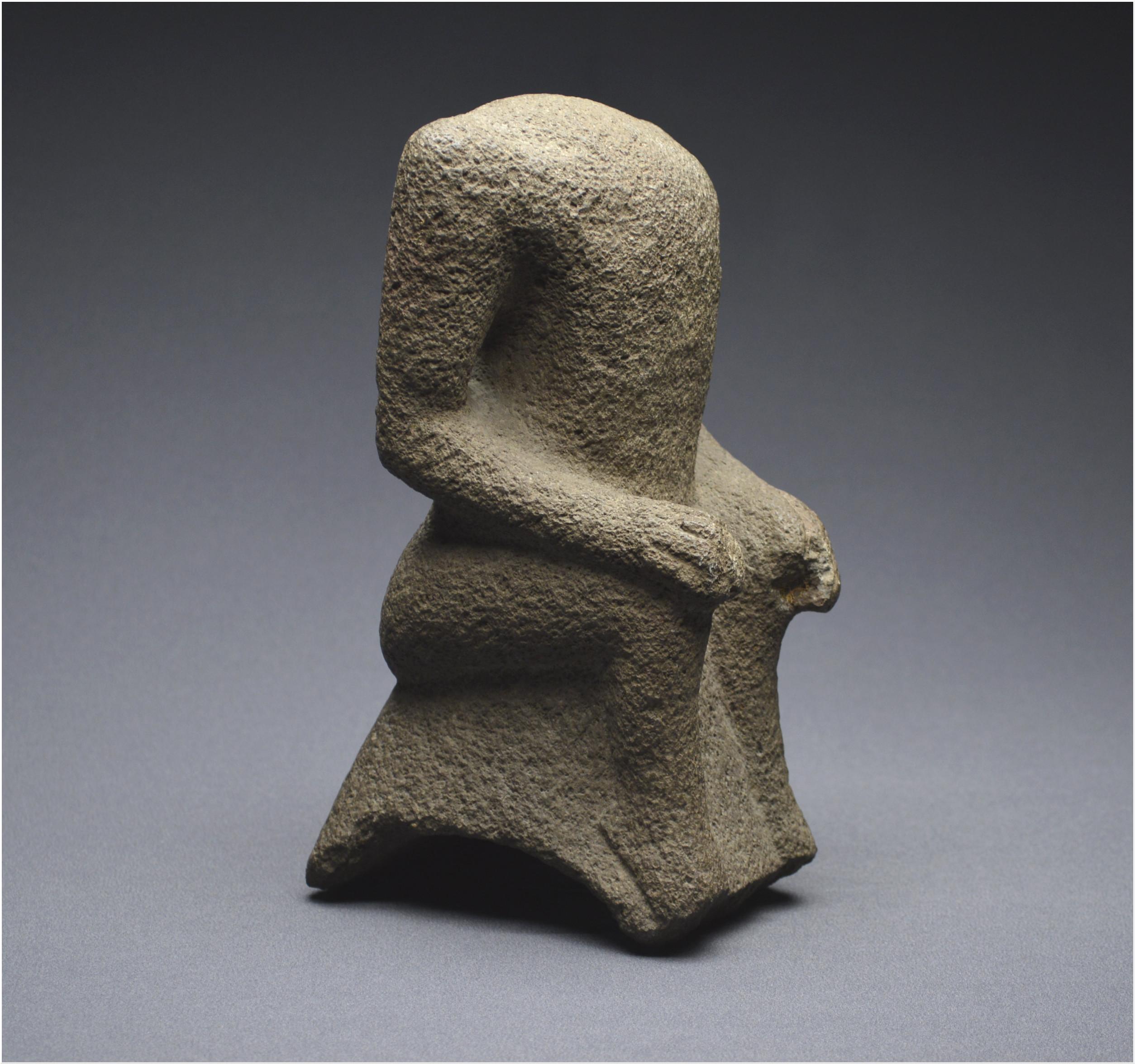 Palma representing a seated figure


Gulf Coast of Mexico
Veracruz Culture
Early Classic period: 450-550 AD


Interesting palma depicting an acephalous character represented naked, seated on a high concave base, arms detached from the body, hands