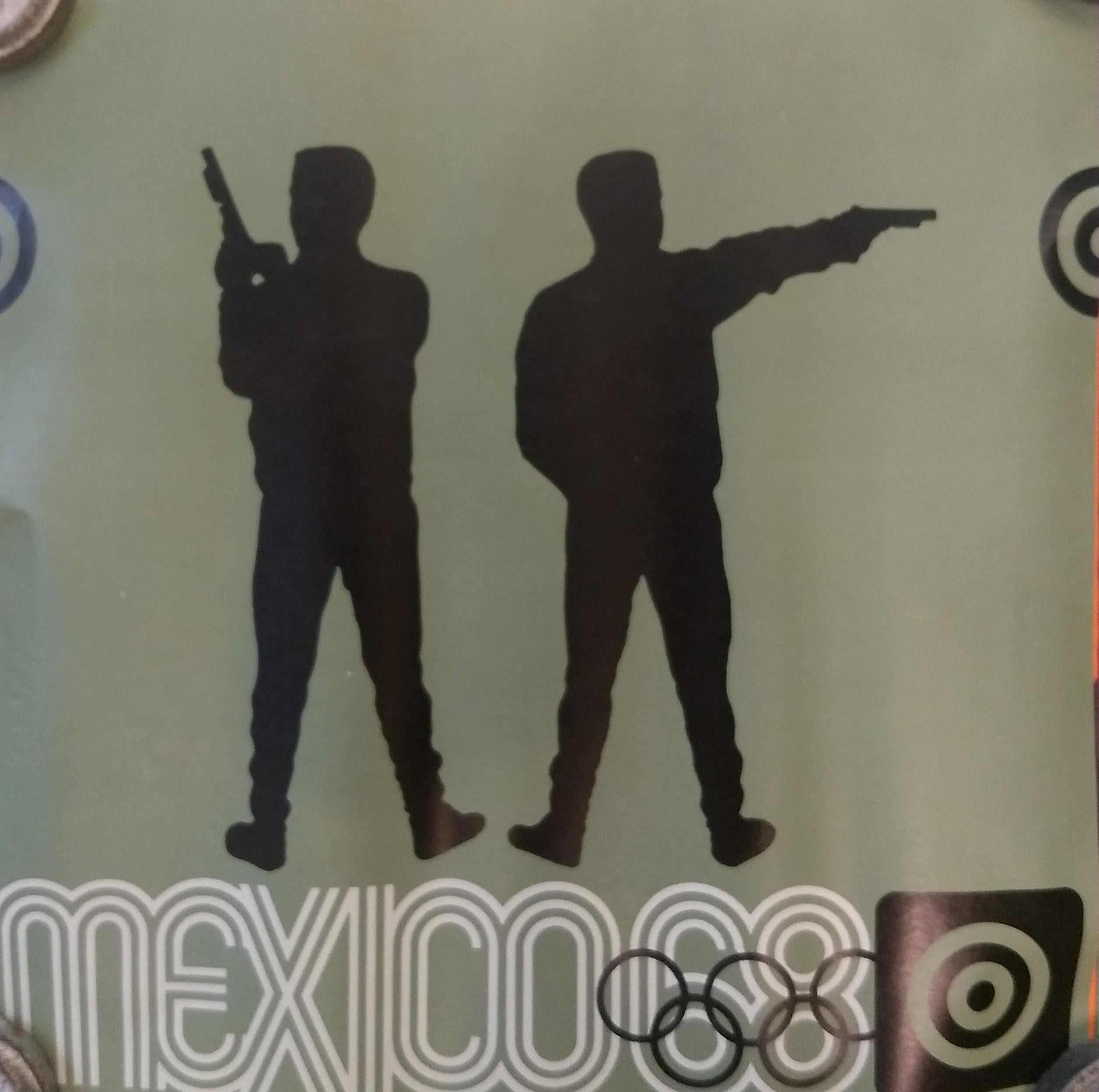 Des affiches originales saisissantes imprimées comme système de signalisation pour les différentes disciplines des Jeux olympiques de Mexico 68. Chaque affiche est dédiée à un sport spécifique avec son propre pictogramme spécialement conçu.