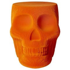Sgabello o tavolino con teschio in velluto arancione del Messico, design Studio A