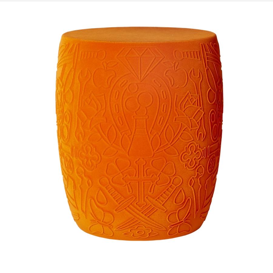 Mexiko-Hocker oder Beistelltisch mit Totenkopf aus orangefarbenem Samt, entworfen von Studio Job im Angebot 1