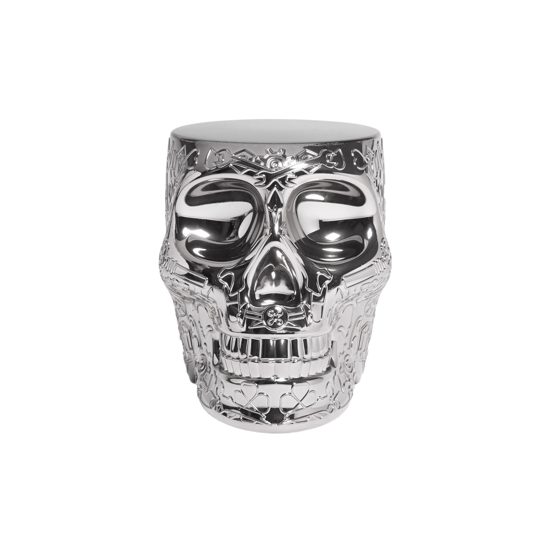 Mexikanisch, Silber Metallic Totenkopfhocker / Beistelltisch von Studio Job im Zustand „Neu“ im Angebot in Beverly Hills, CA