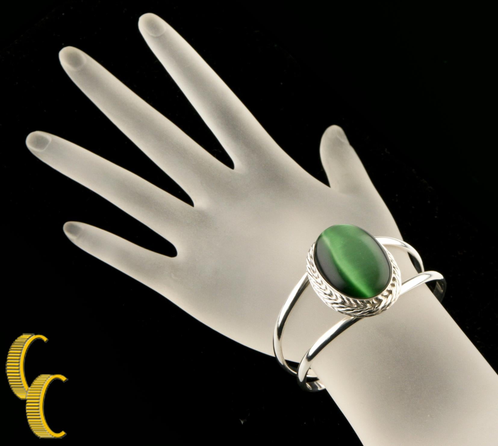 Gorgeous sterling silver cuff bracelet.
Features a bezel-set cat's eye cabochon.
Dimensions of Cat's Eye: 30 x 22 mm.
Weight: 43.6 grams.
Wrist Fit: 6.5 inches.