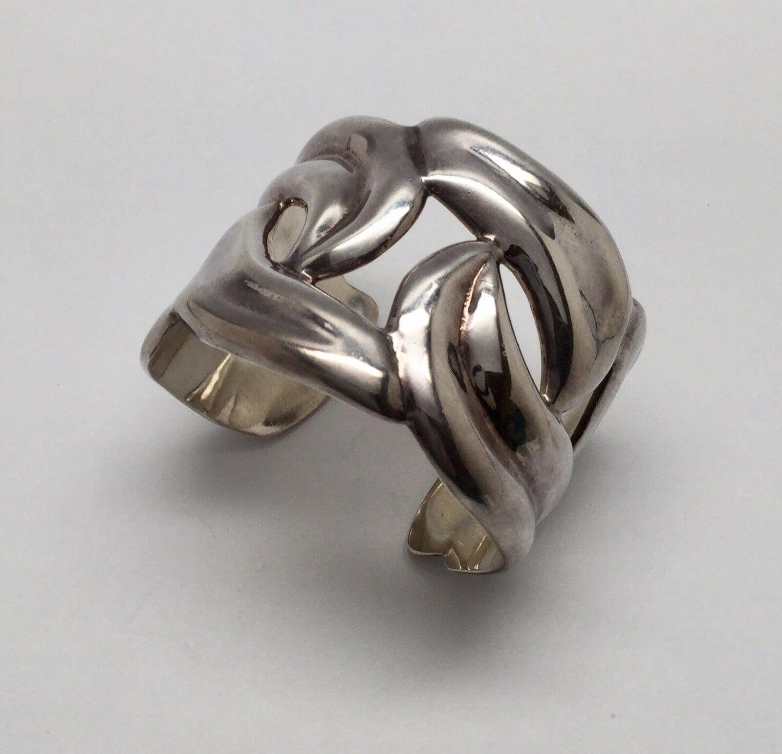 Mexico sterling silver cut out swirl cuff bracelet by CMV.

Marked: Sterling, CMV Mexico

Measures: 5 1/2