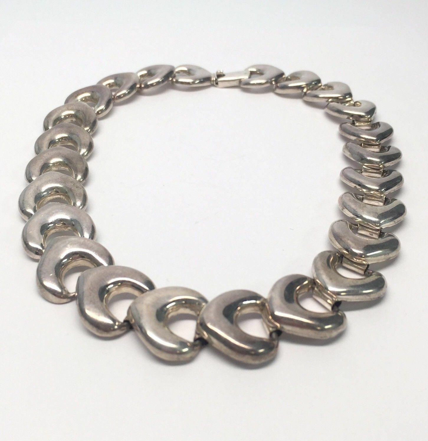 Mexico sterling silver heavy link collar necklace, links are a curved triangular design.

Marking: MEXICO 925. 

Measures approx. 16 1/2