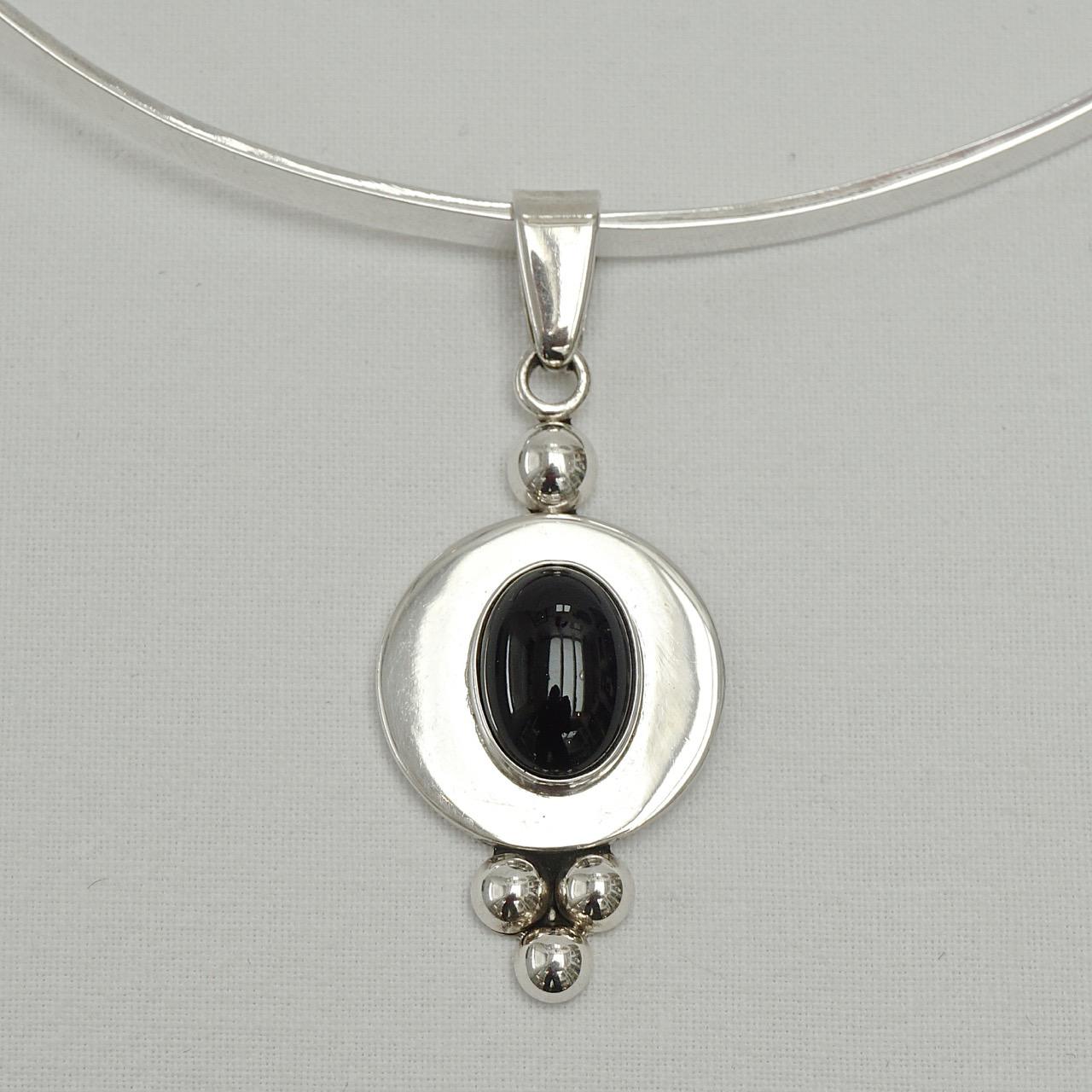 Mexico sterling silver torque collar necklace with a sterling silver and onyx pendant. Length approximately 34.5cm / 13.5 inches, and width 3.5mm / .14 inches. The pendant is length 5cm / 1.9inch by 2.1cm / .8 inch. The necklace is in very good