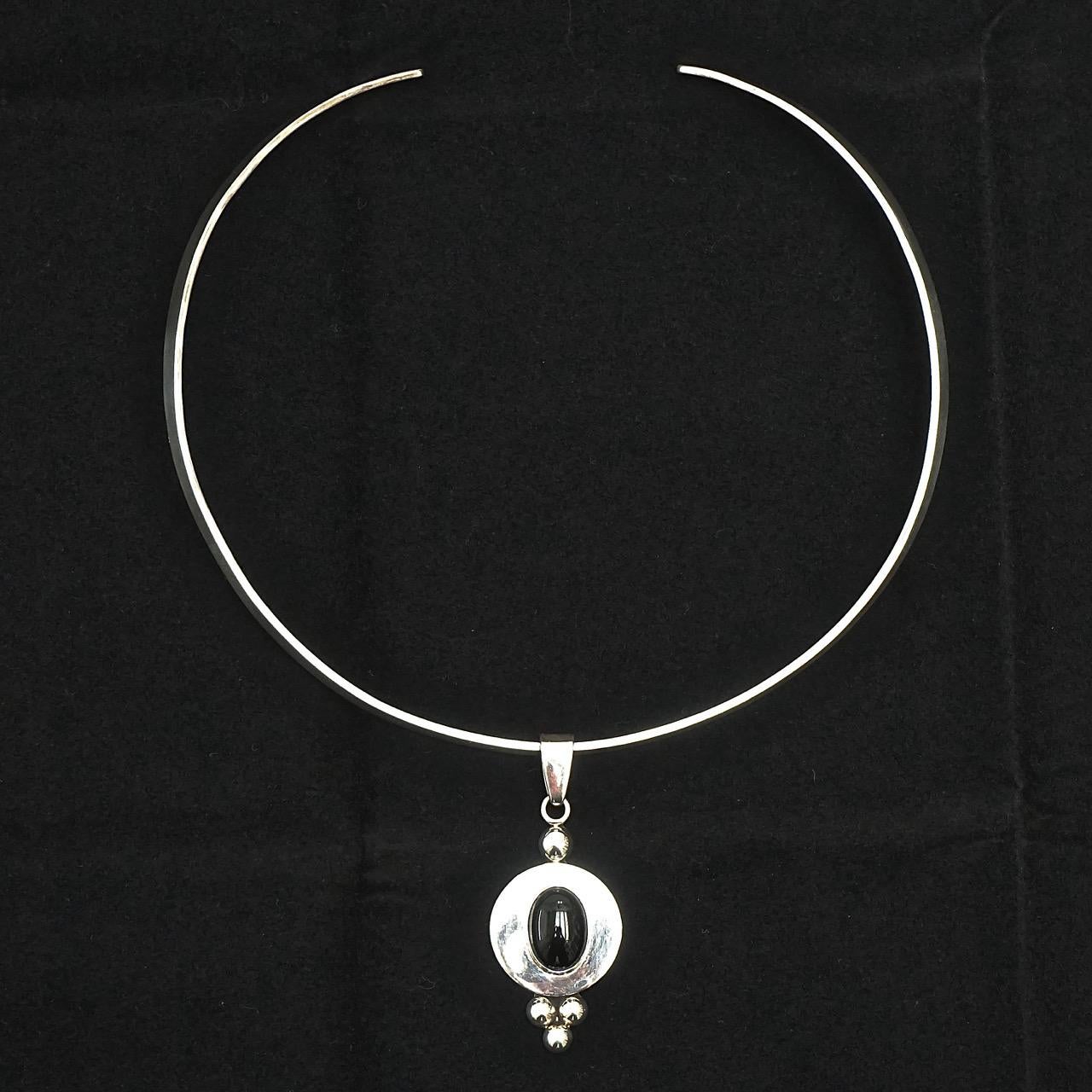 Mexico Sterling Silver Torque Collar Necklace with Silver and Onyx Pendant For Sale 1