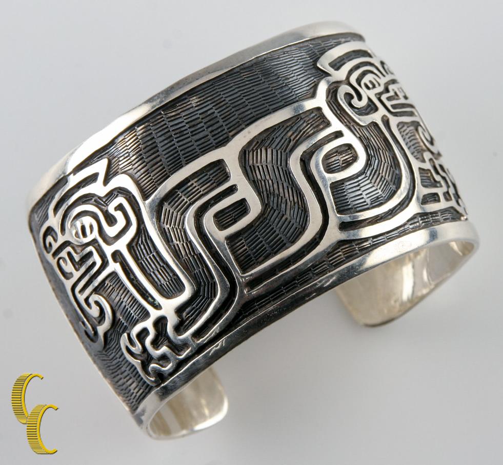 Bracciale largo con drago a due teste in argento sterling del Messico, misura 5,5 In condizioni buone in vendita a Van Nuys, CA