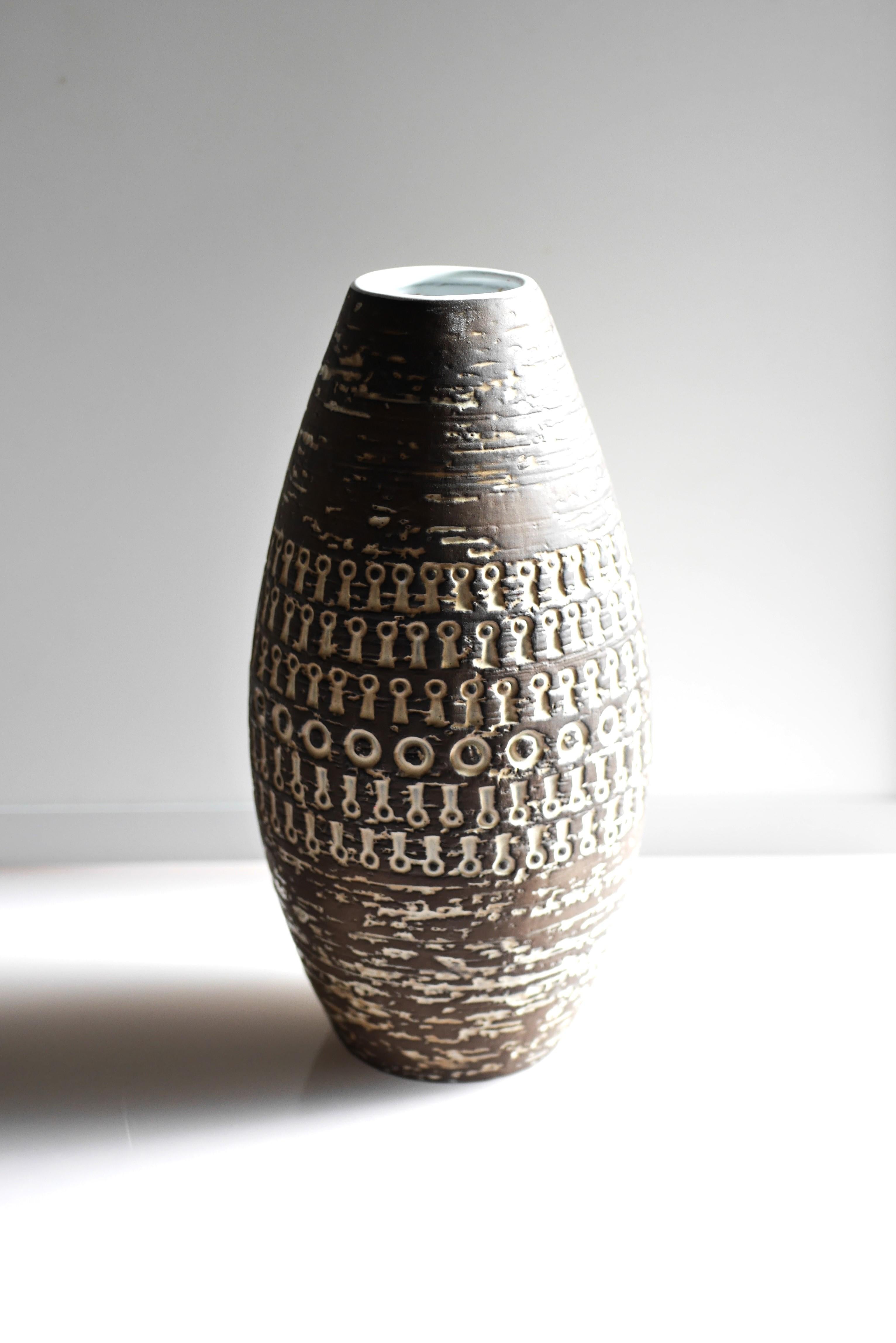 'Mexico' vase by Mari Simmulson for Upsala Ekeby, Sweden For Sale 2