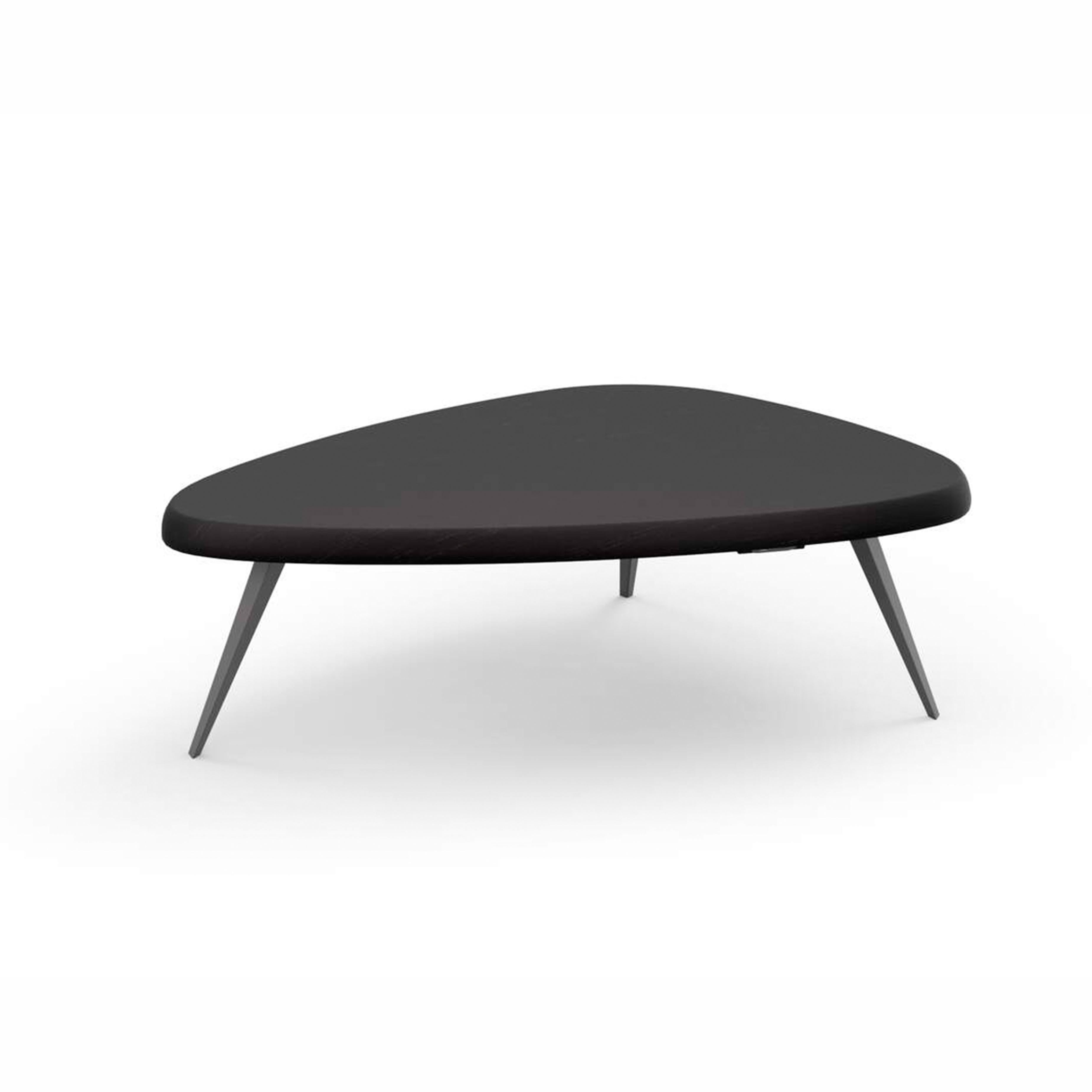 
La structure de ces tables basses design est conçue pour occuper le moins d'espace possible. Disponibles en différentes hauteurs, ils peuvent être regroupés pour créer des aménagements spacieux et ordonnés.

Les tables basses sont dotées d'un