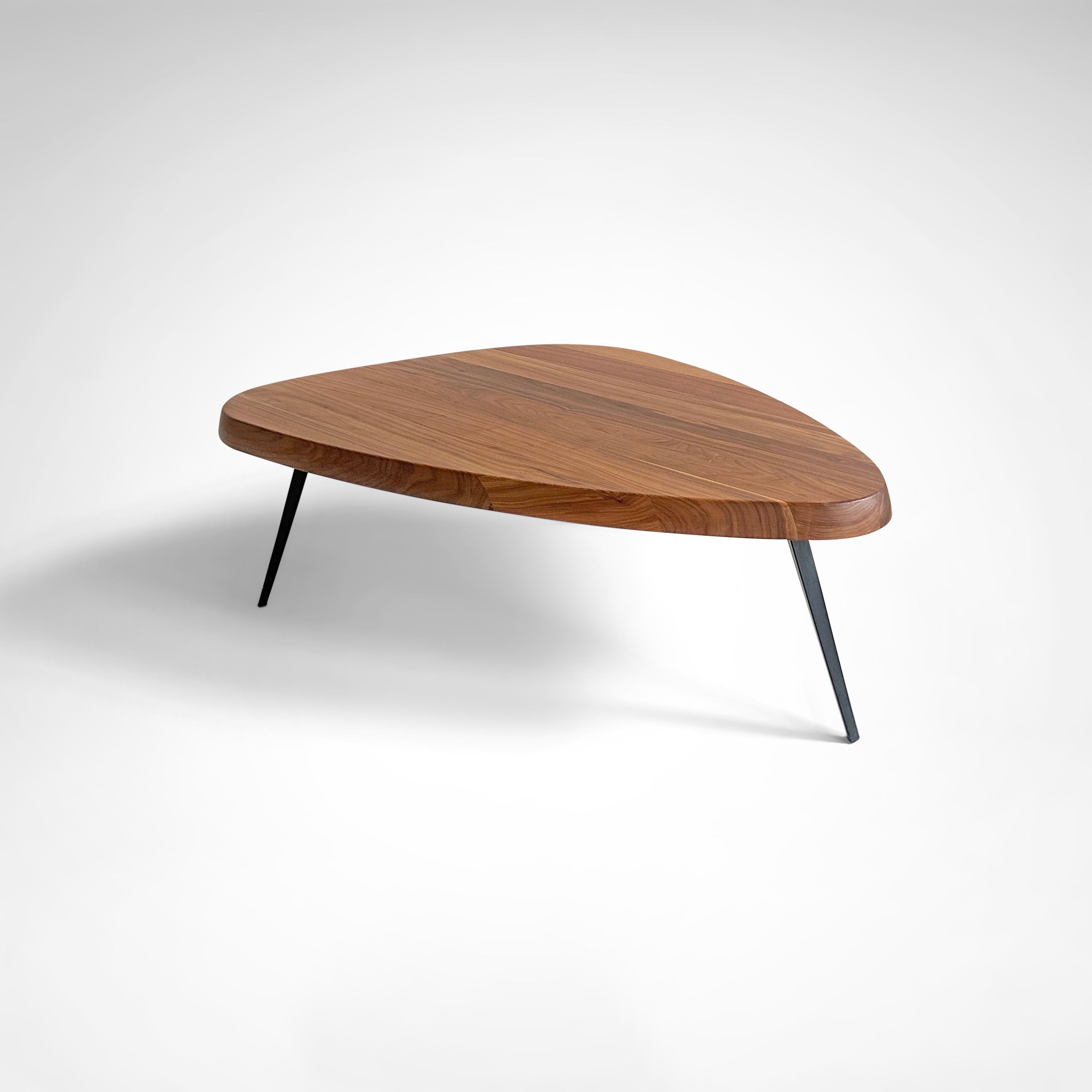 Mexikanischer Couchtisch aus Nussbaumholz von Charlotte Perriand für Cassina, 2015 im Angebot 2